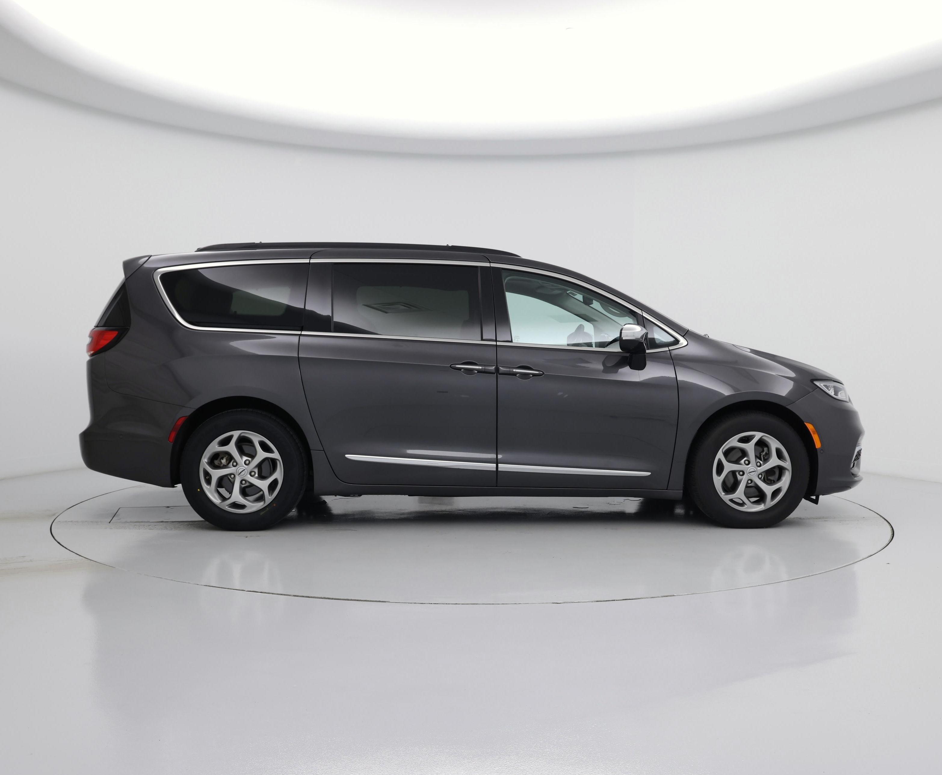 Thumbnail: 2023 Chrysler Pacifica - 7