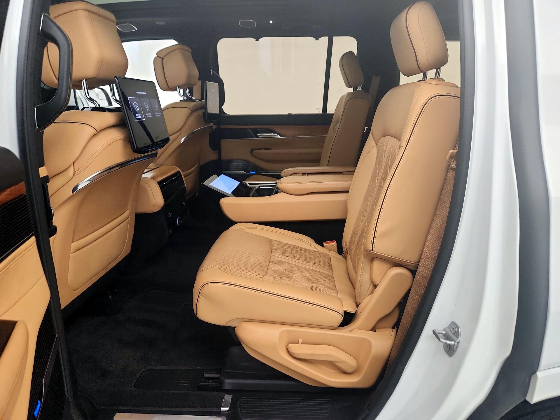 Thumbnail: 2022 Jeep Grand Wagoneer - 19