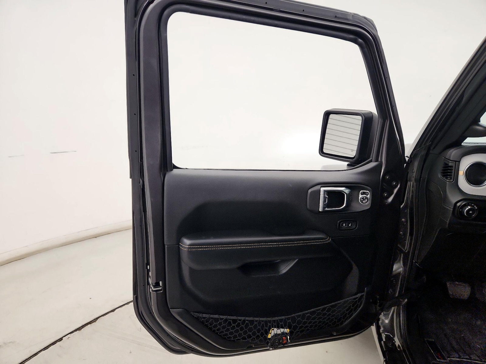 2025 Jeep Wrangler 4-Door Sahara - Photo 13