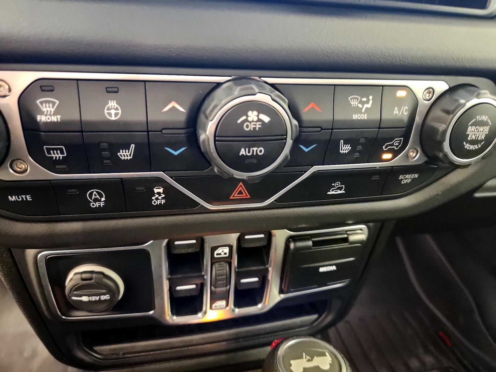 2025 Jeep Wrangler 4-Door Sahara - Photo 17