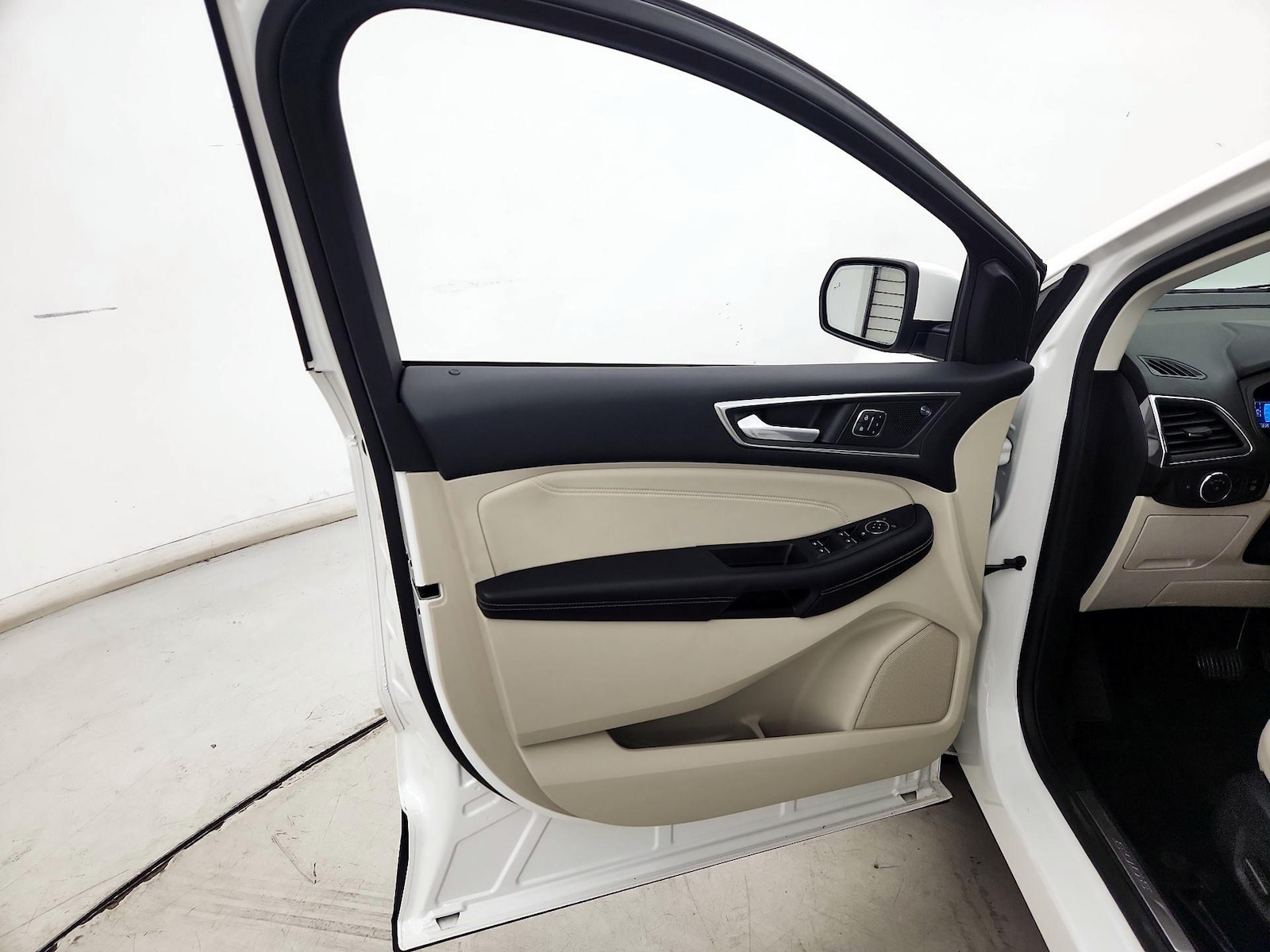2022 Ford Edge Titanium - Photo 13