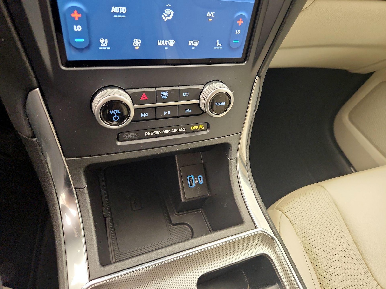 2022 Ford Edge Titanium - Photo 17