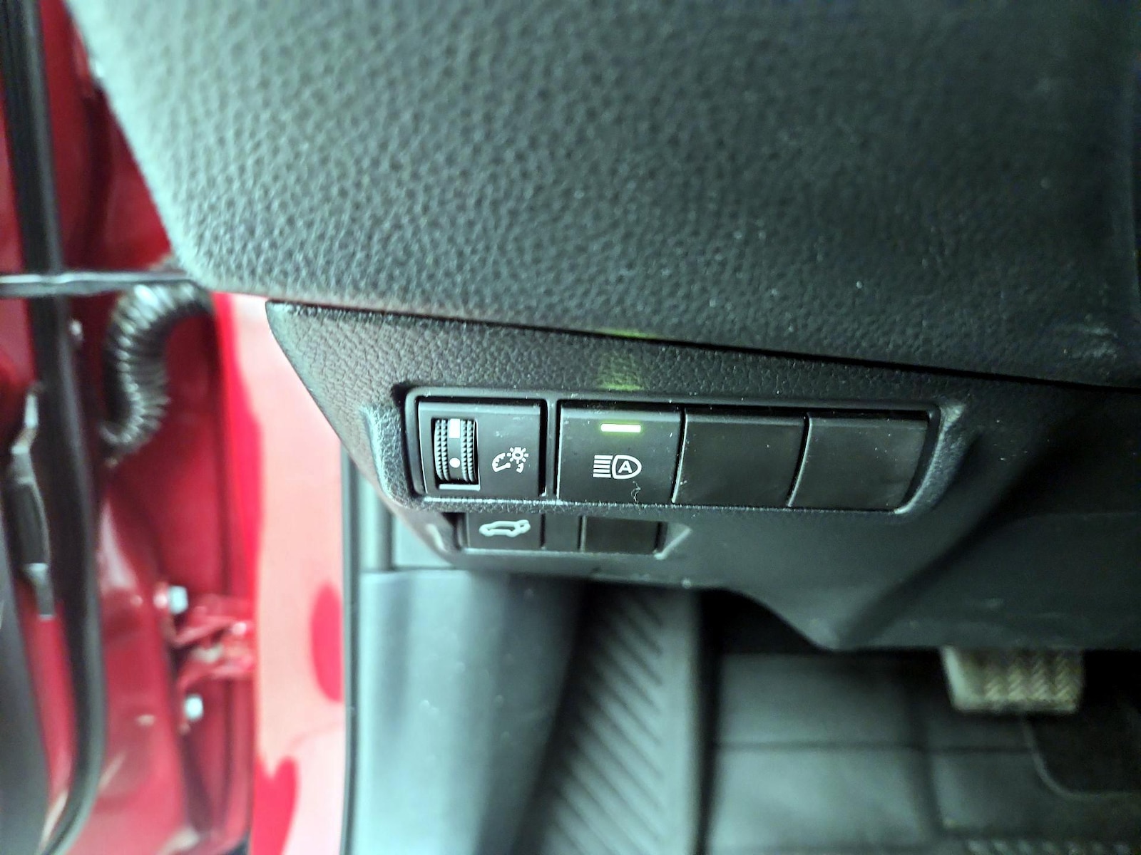 2024 Toyota Corolla Cross XLE - Photo 12