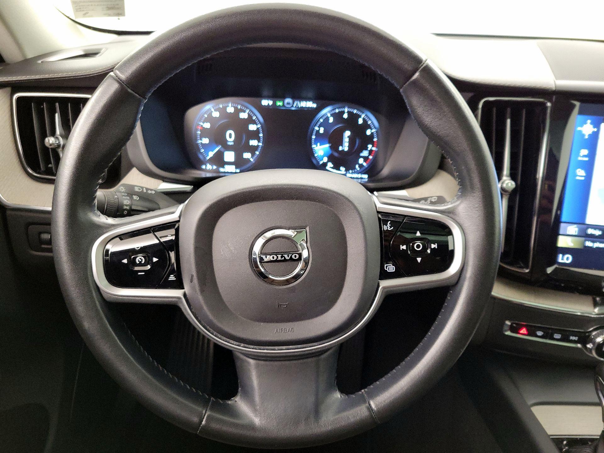 Thumbnail: 2018 Volvo XC60 - 10