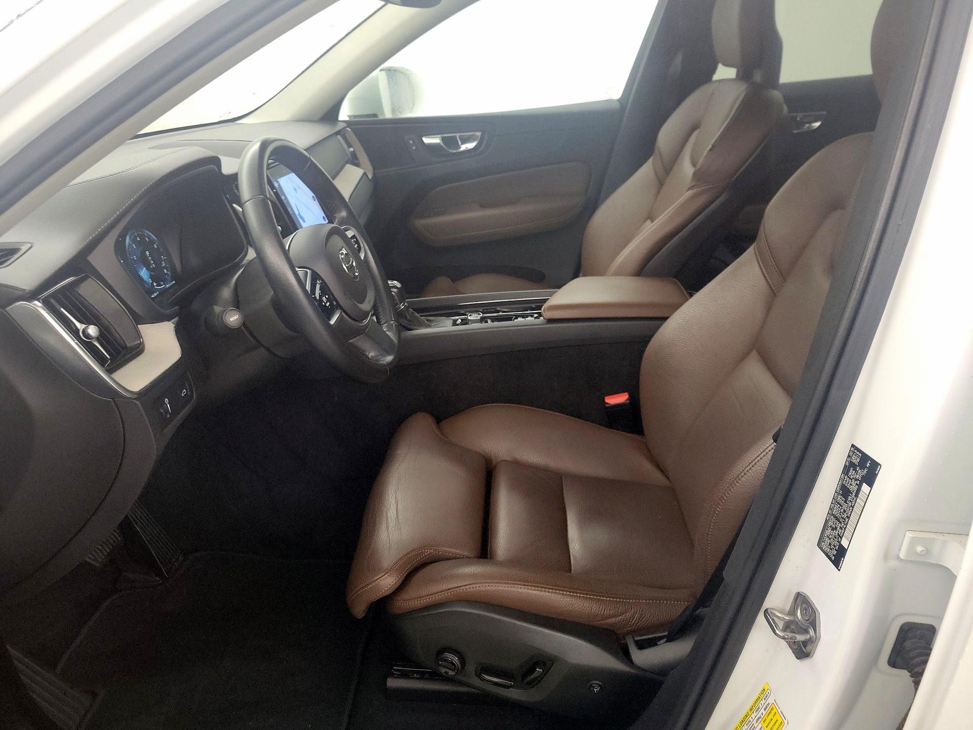 Thumbnail: 2018 Volvo XC60 - 11