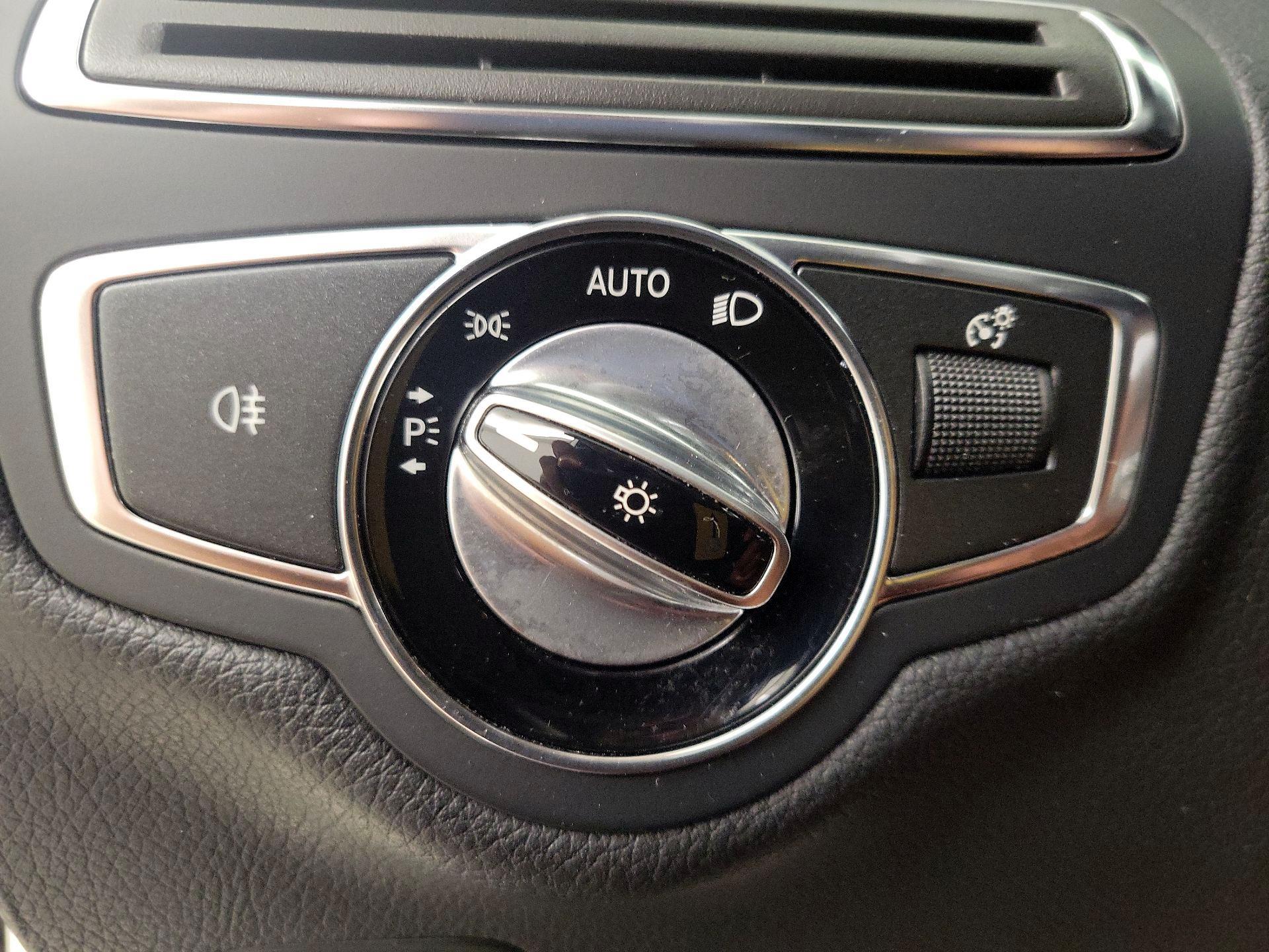 Thumbnail: 2015 Mercedes-Benz C-Class - 13