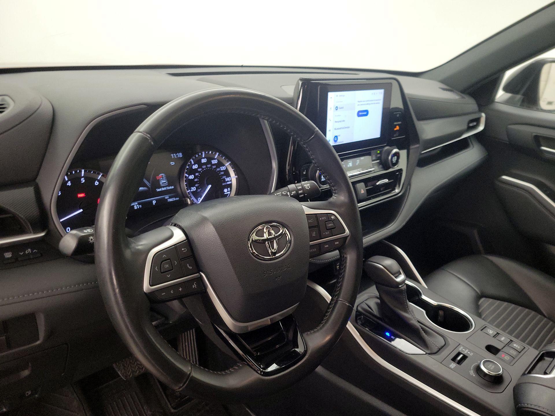 Thumbnail: 2023 Toyota Highlander - 9