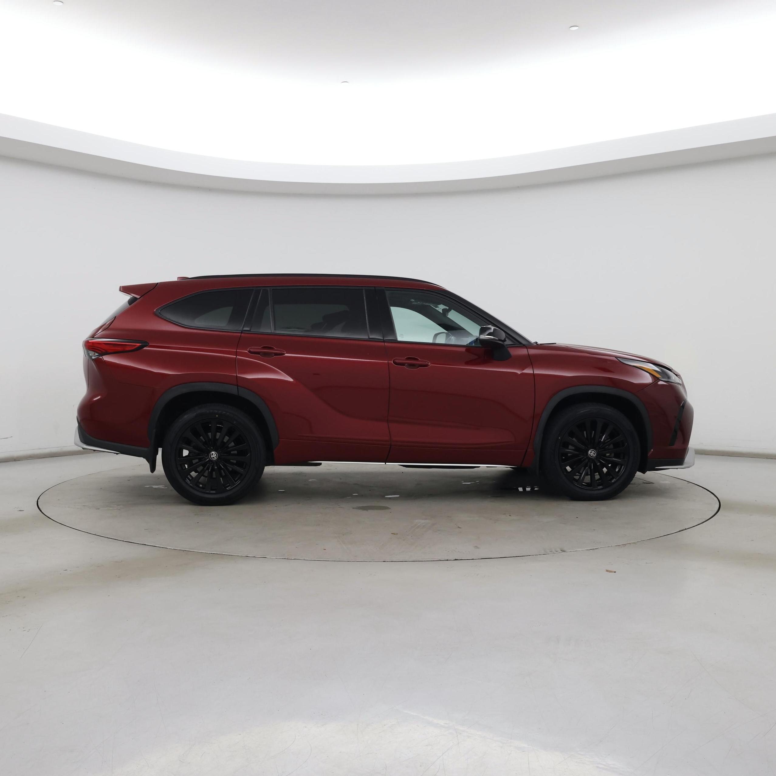 Thumbnail: 2023 Toyota Highlander - 7