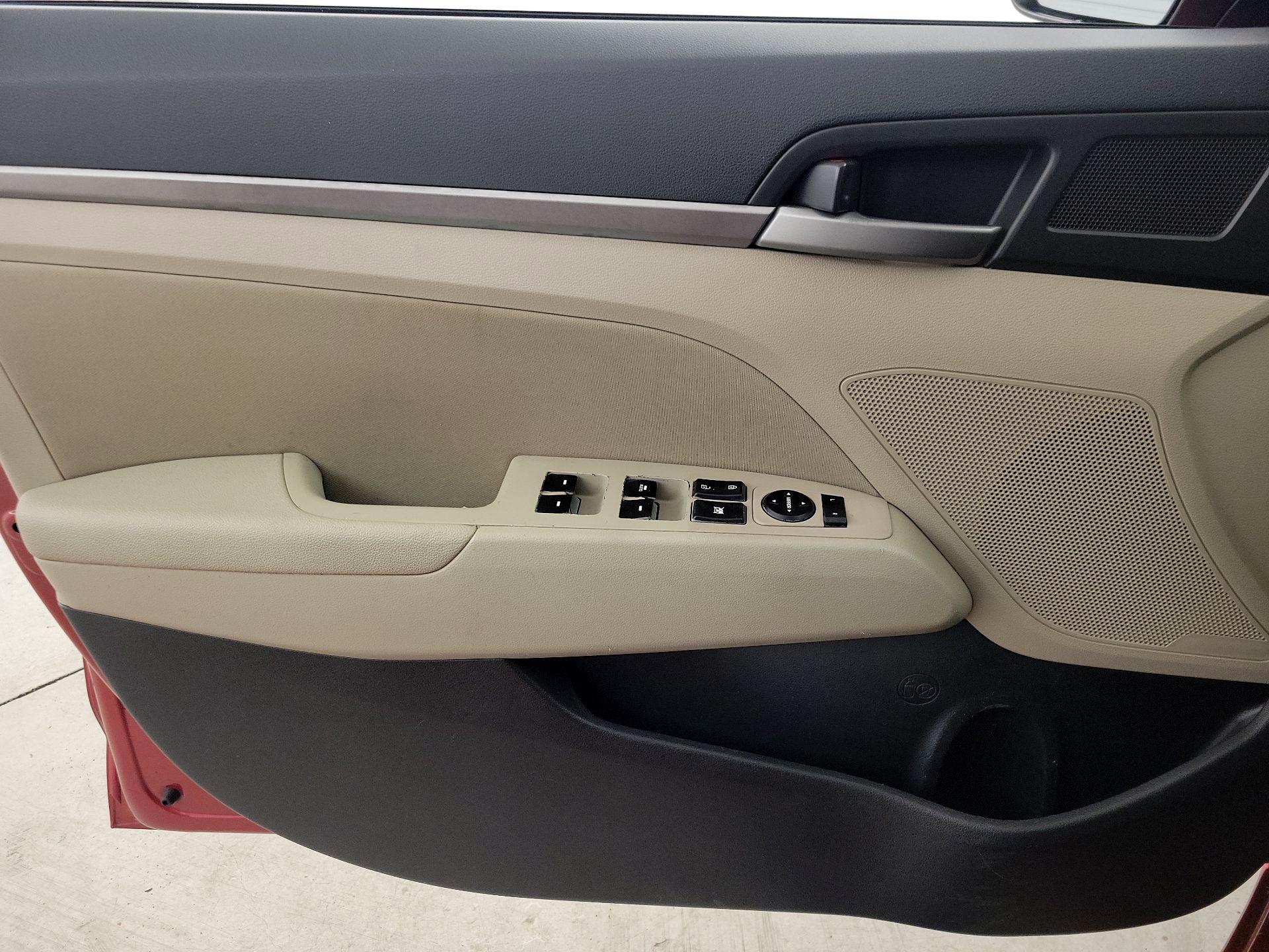 Thumbnail: 2017 Hyundai Elantra - 12