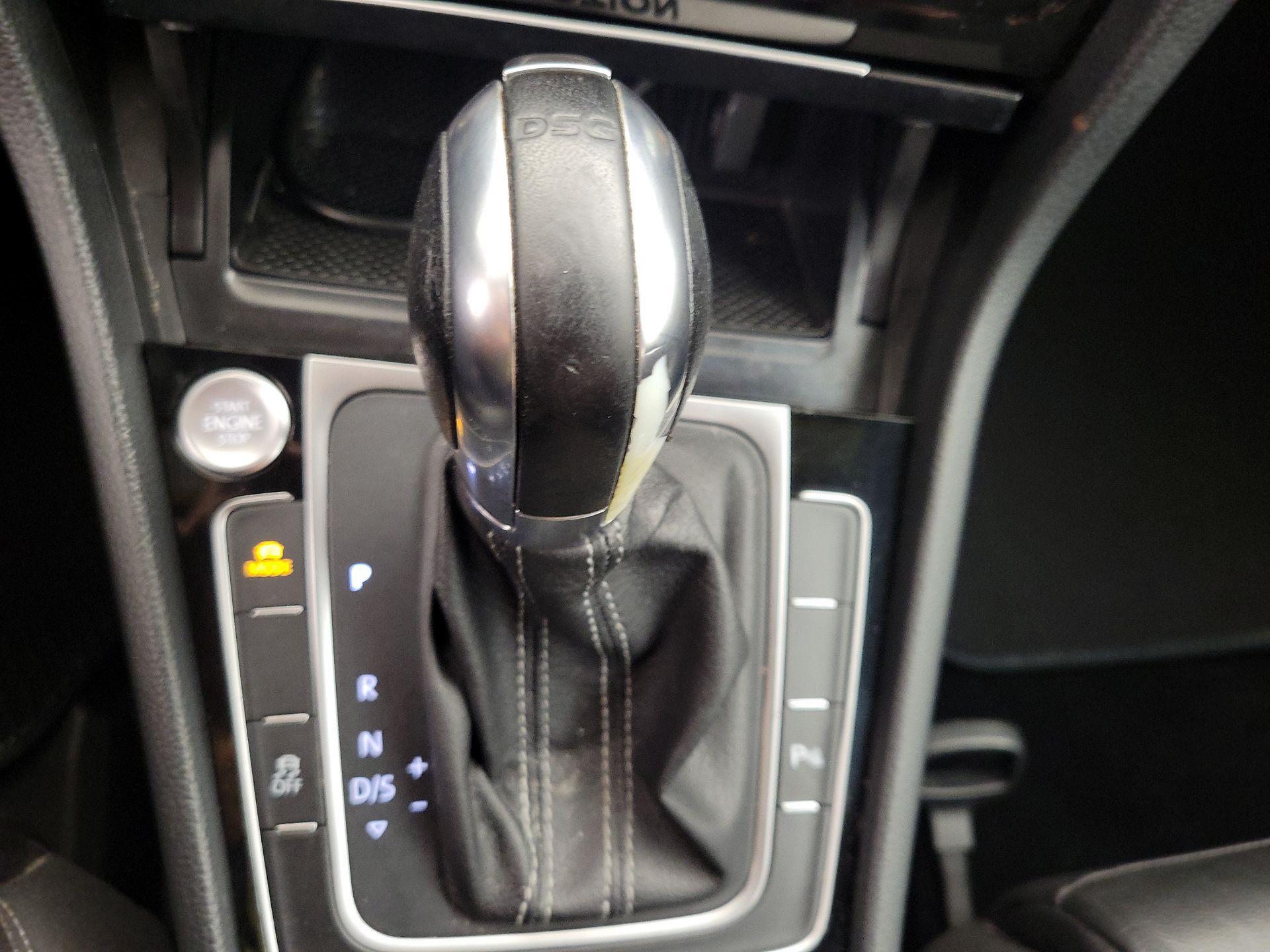 Thumbnail: 2015 Volkswagen Golf - 18