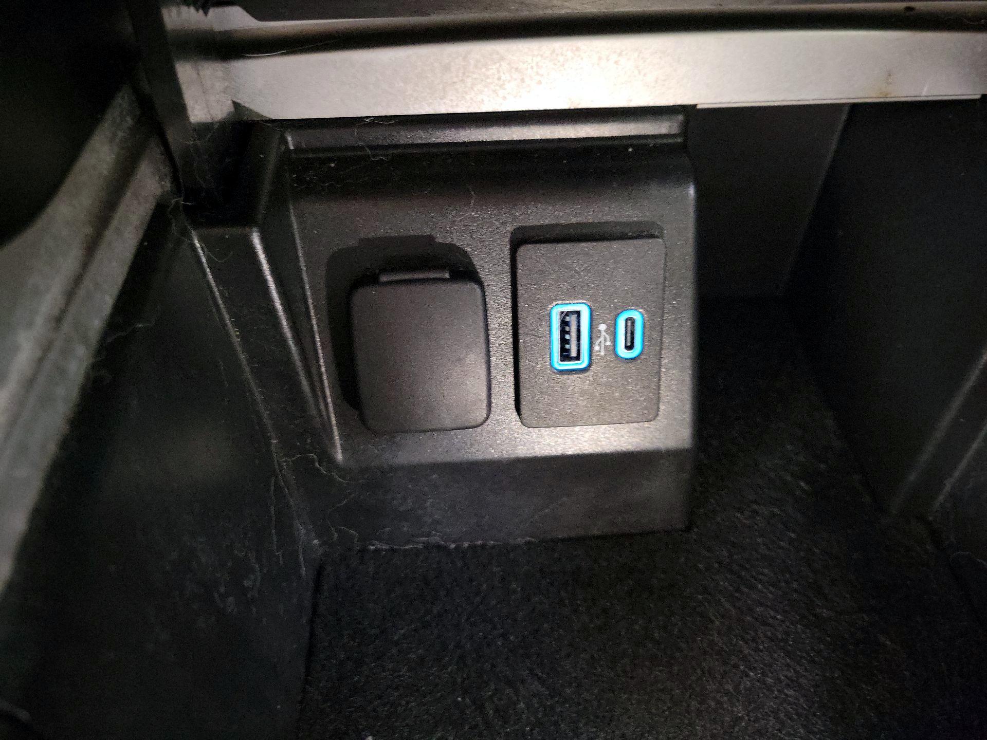 Thumbnail: 2021 Ford Explorer - 19