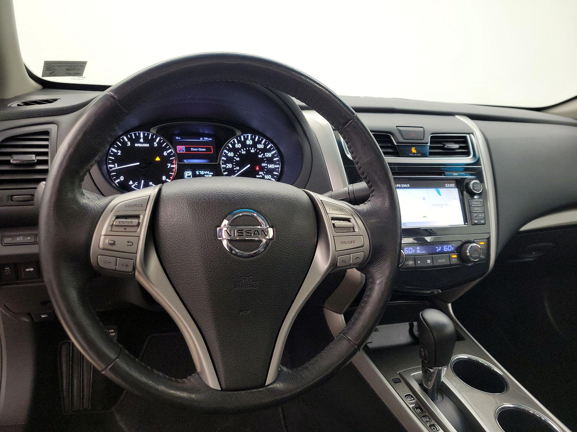 Thumbnail: 2015 Nissan Altima - 10