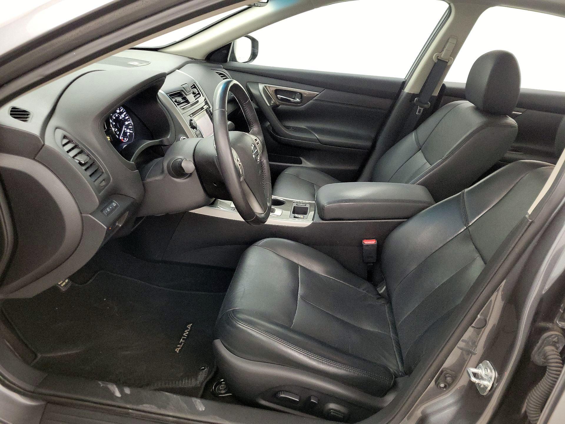Thumbnail: 2015 Nissan Altima - 11