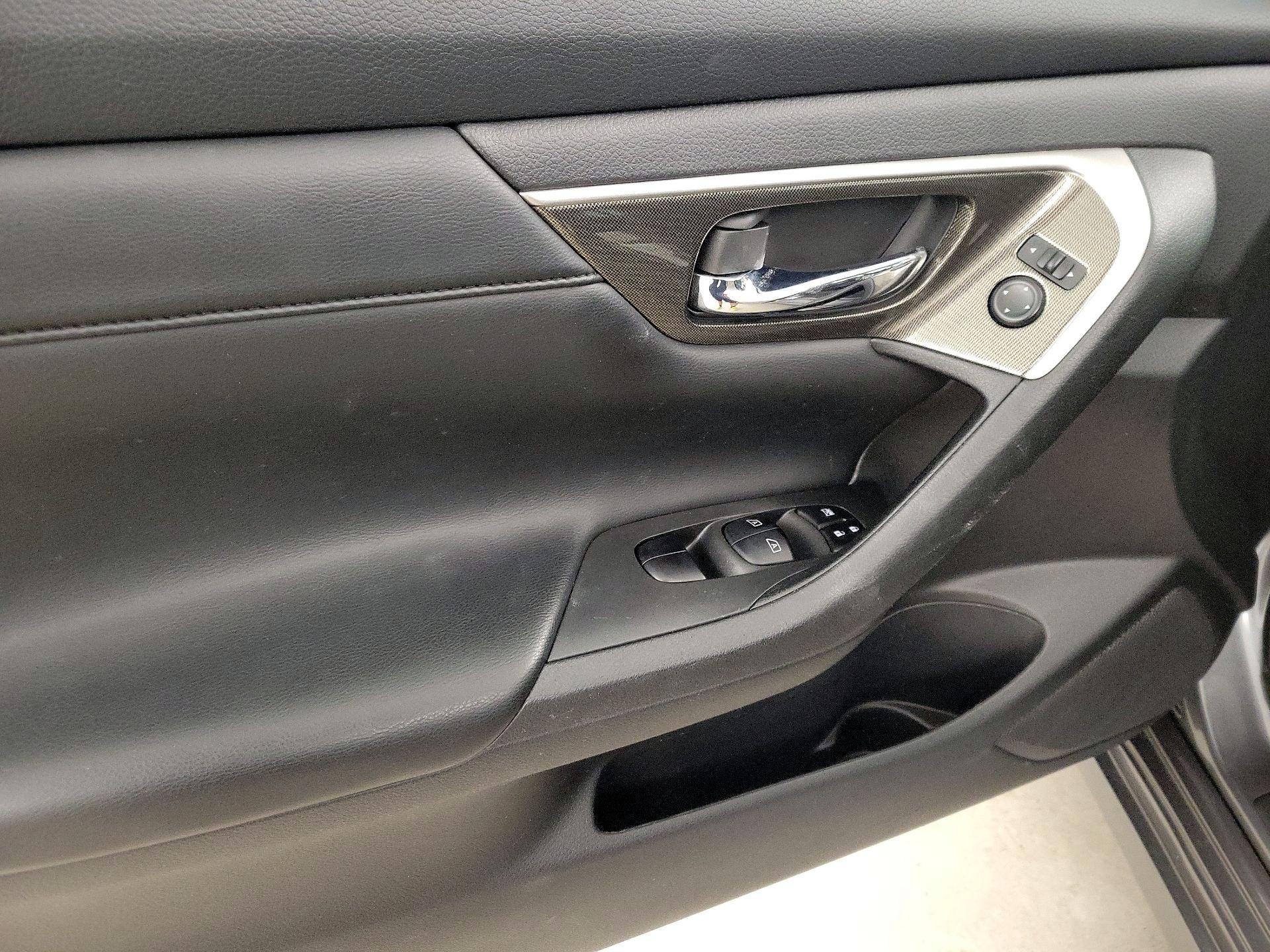Thumbnail: 2015 Nissan Altima - 12