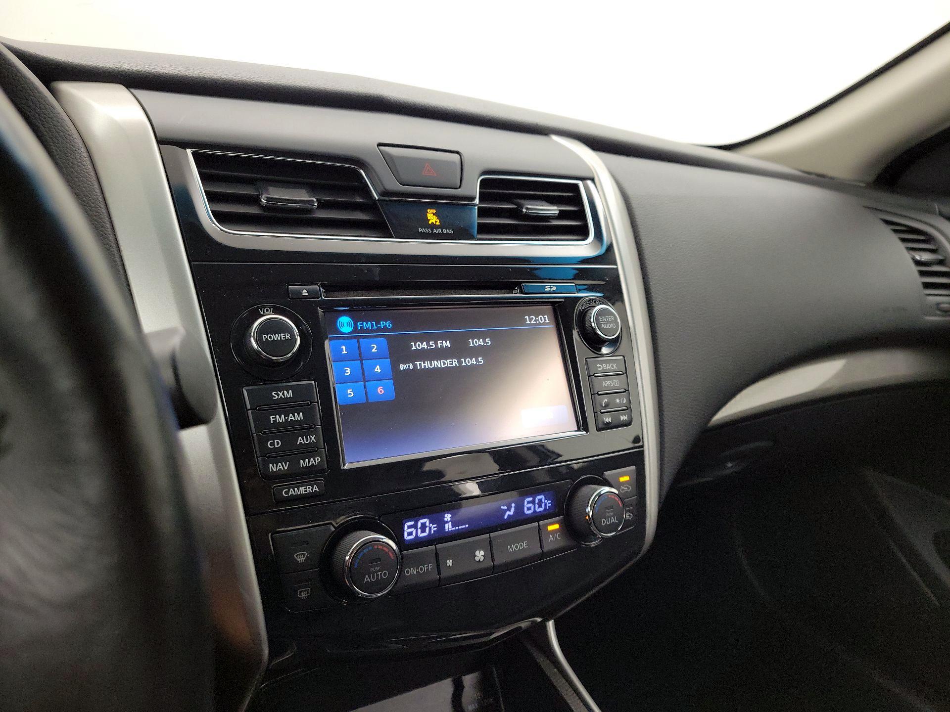 Thumbnail: 2015 Nissan Altima - 16