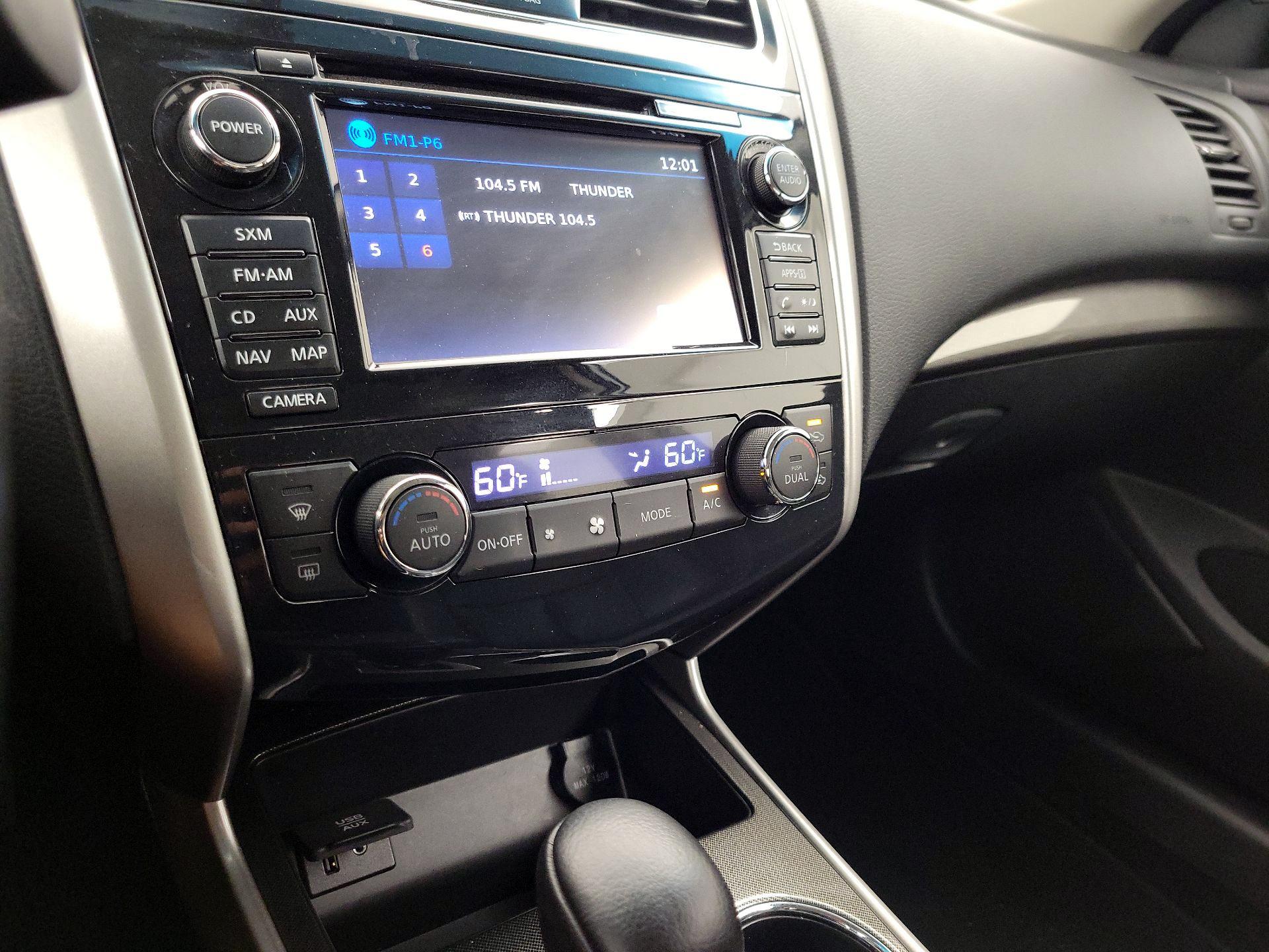 Thumbnail: 2015 Nissan Altima - 17