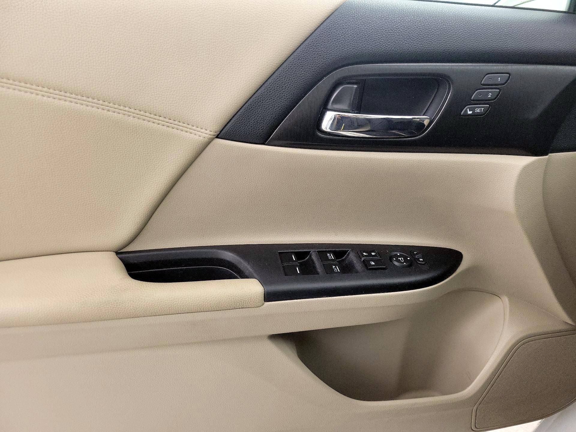 Thumbnail: 2015 Honda Accord - 12
