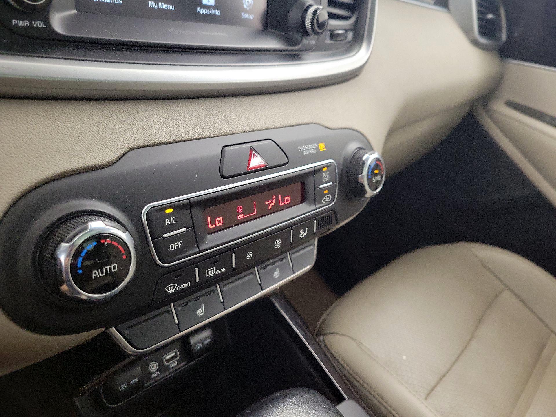 Thumbnail: 2019 Kia Sorento - 16