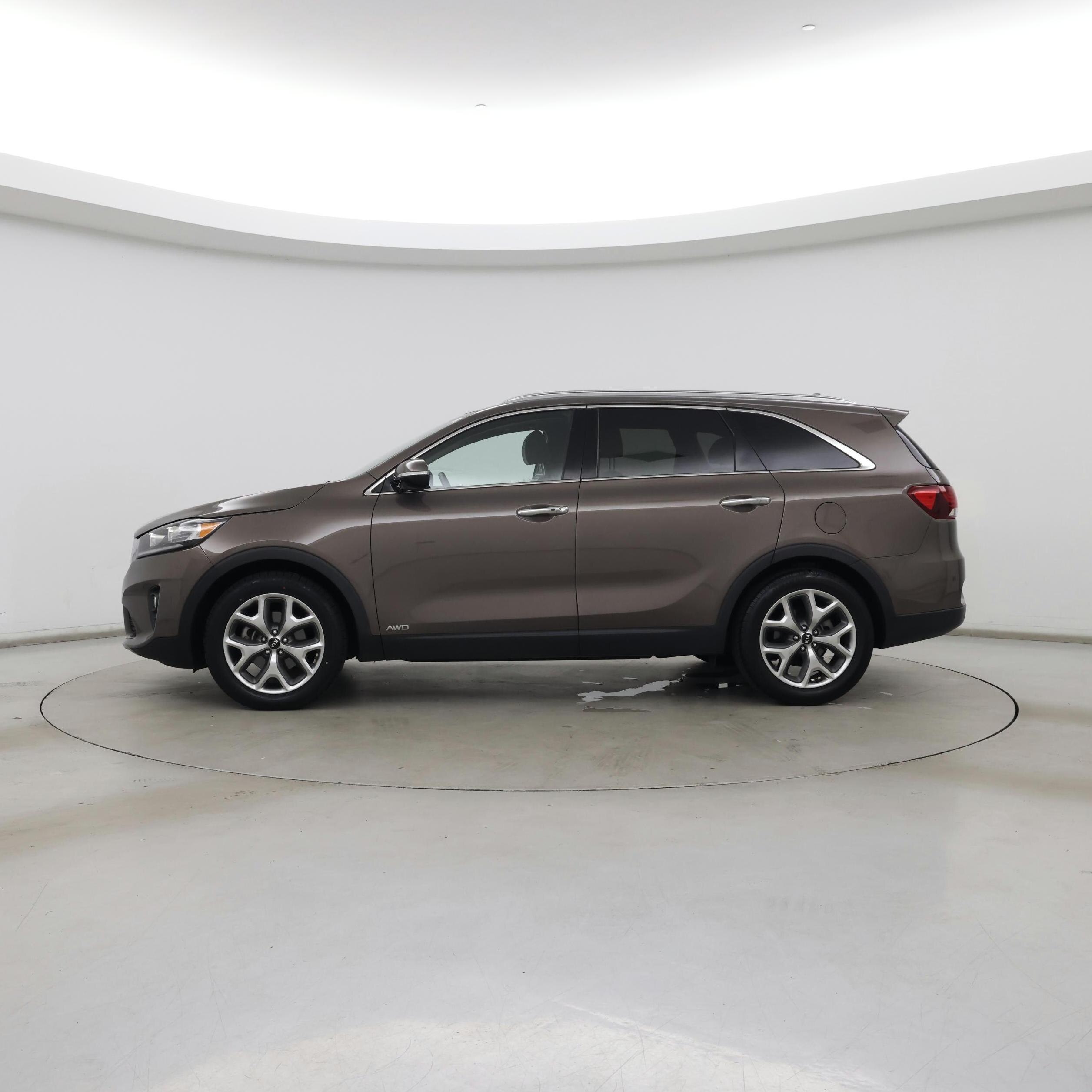 Thumbnail: 2019 Kia Sorento - 3