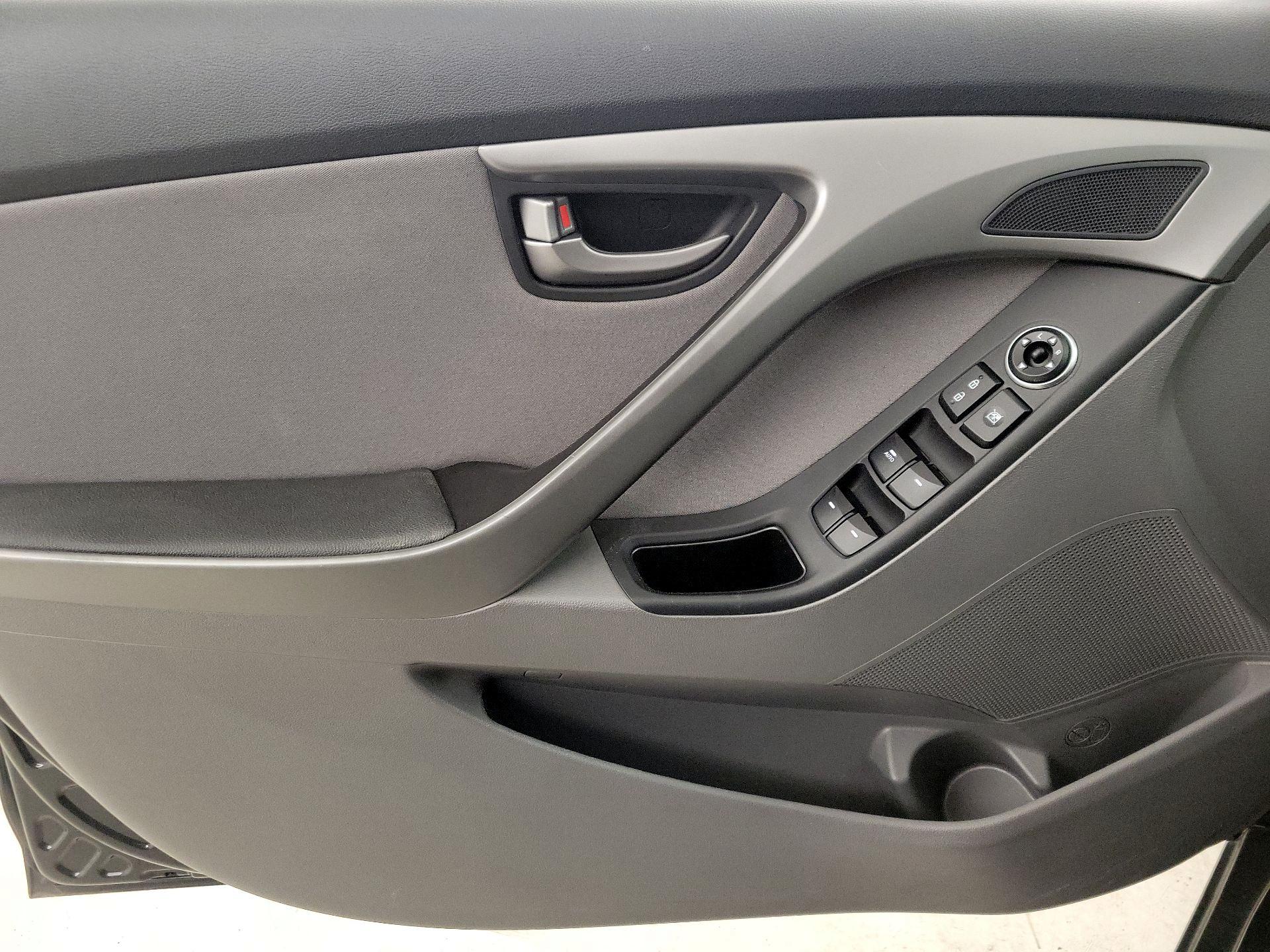 Thumbnail: 2016 Hyundai Elantra - 12