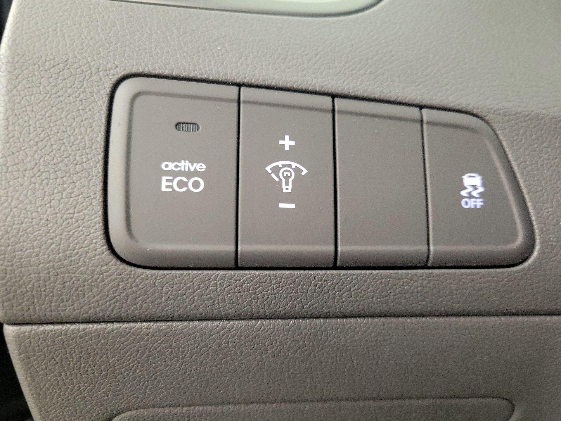 Thumbnail: 2016 Hyundai Elantra - 13