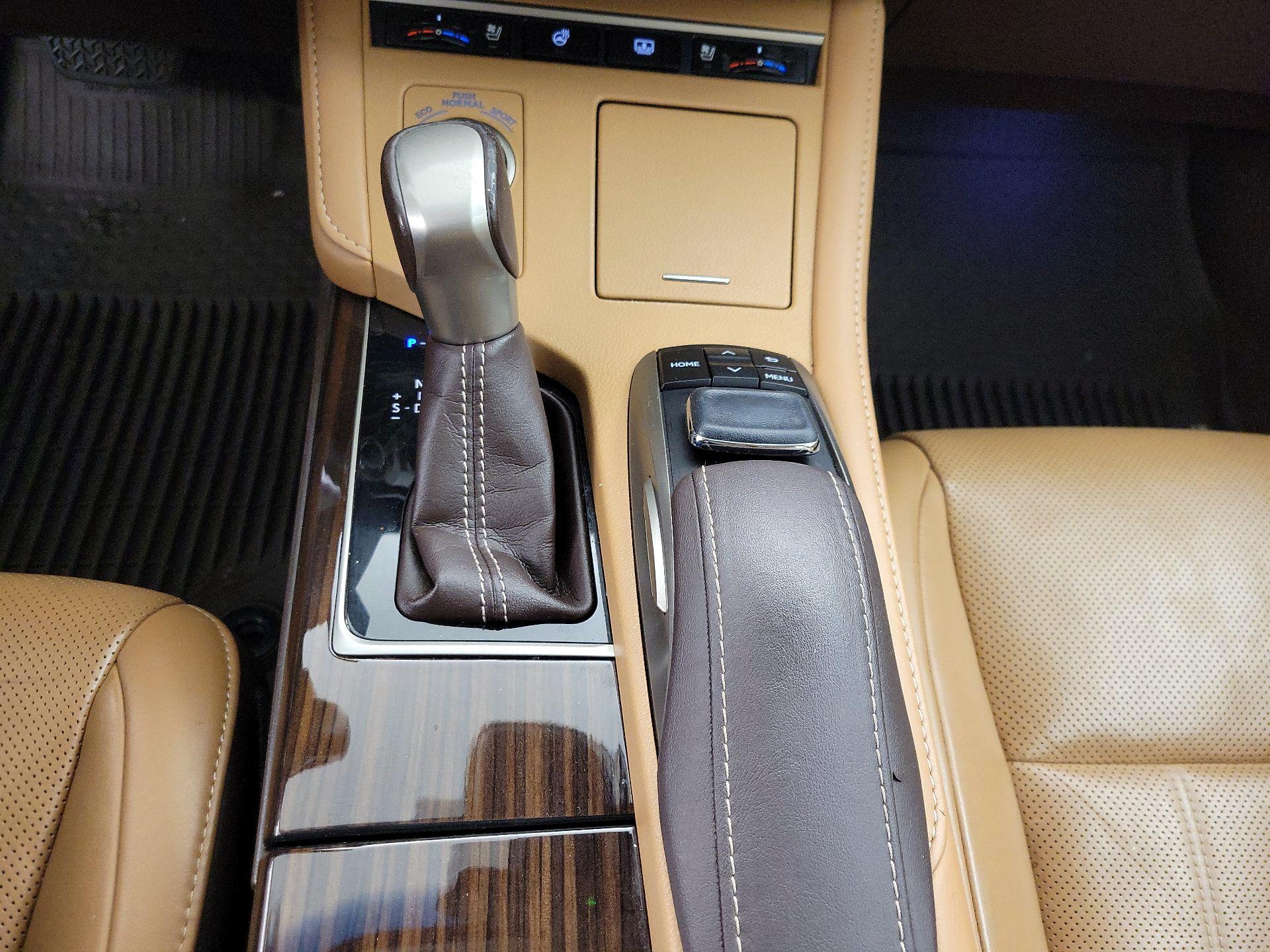 Thumbnail: 2017 Lexus ES - 18