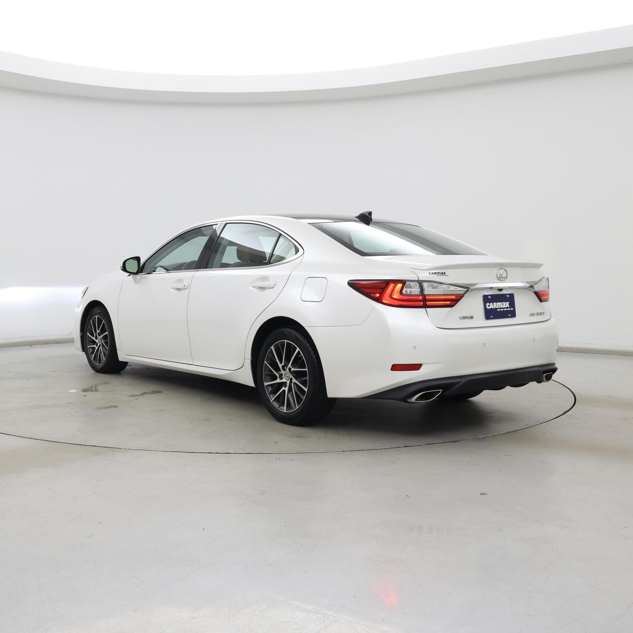Thumbnail: 2017 Lexus ES - 2