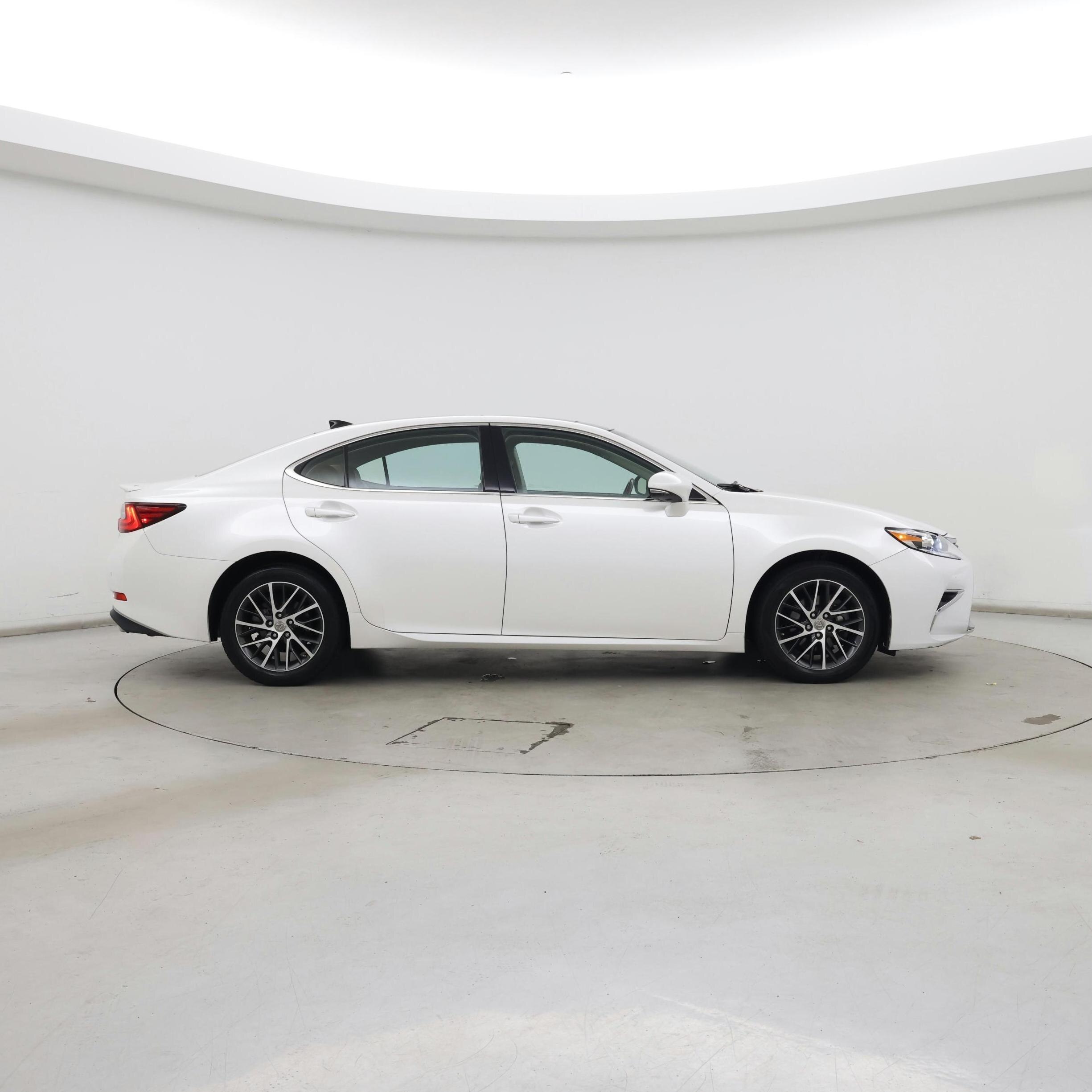 Thumbnail: 2017 Lexus ES - 7