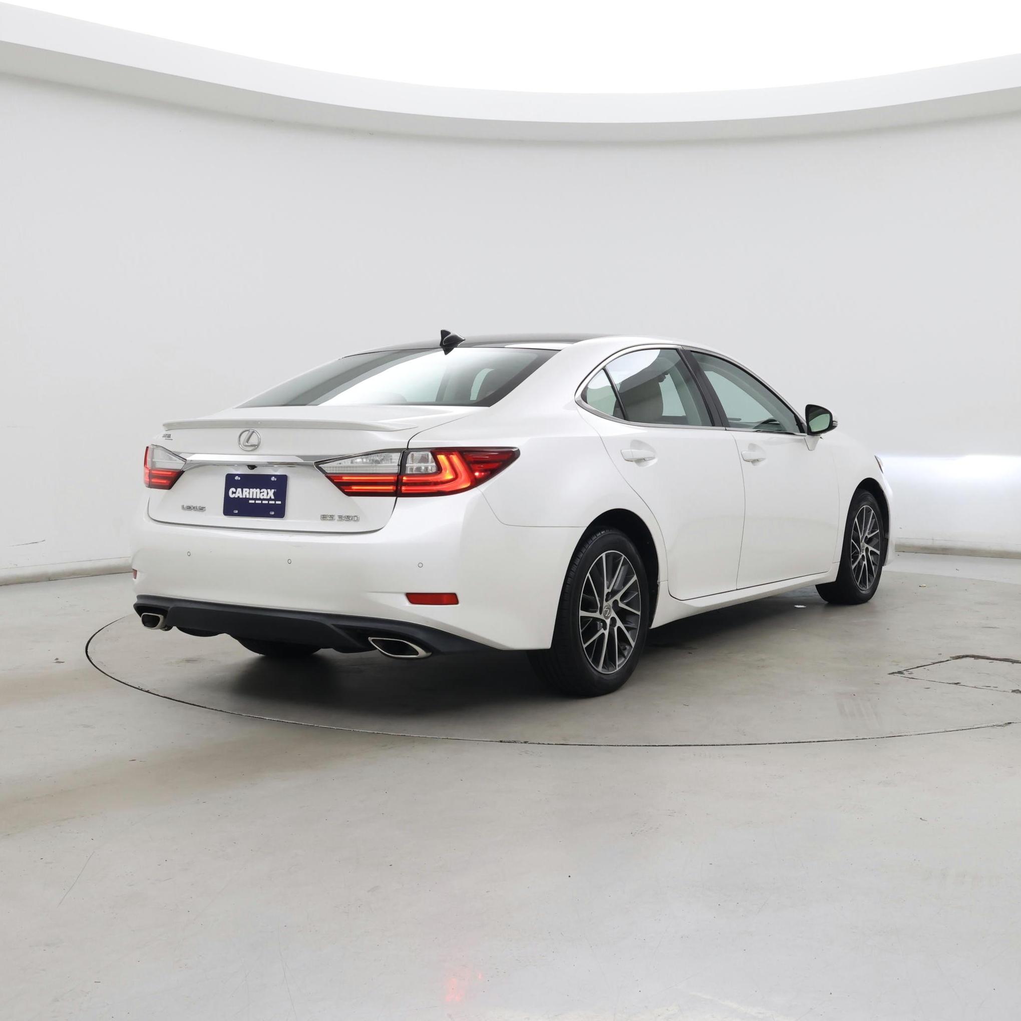 Thumbnail: 2017 Lexus ES - 8