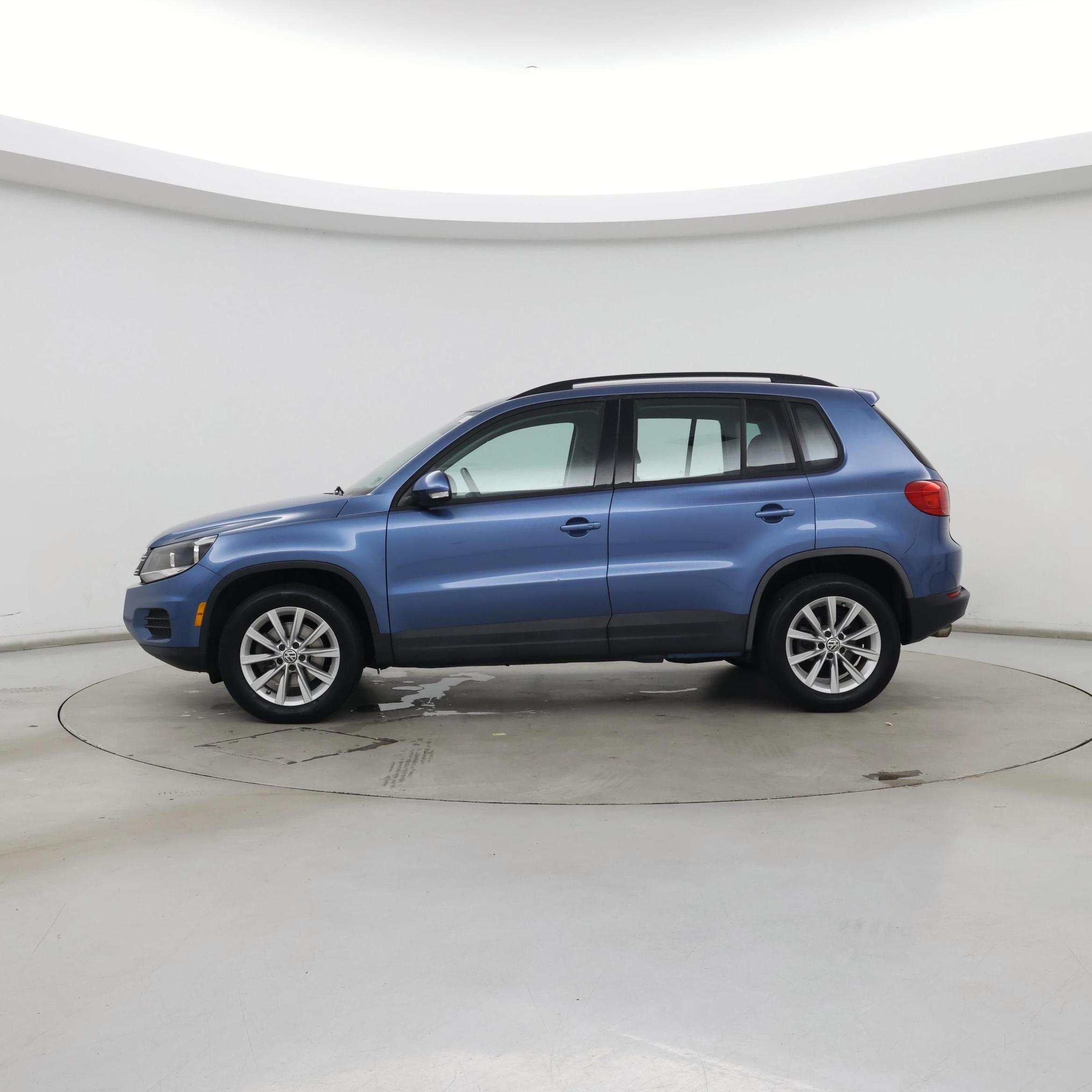 Thumbnail: 2017 Volkswagen Tiguan - 3