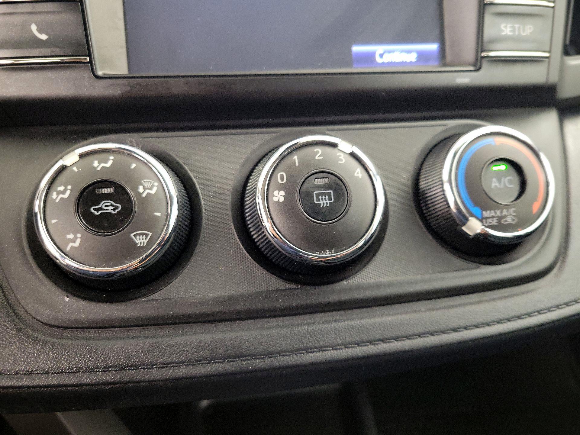 Thumbnail: 2018 Toyota RAV4 - 16
