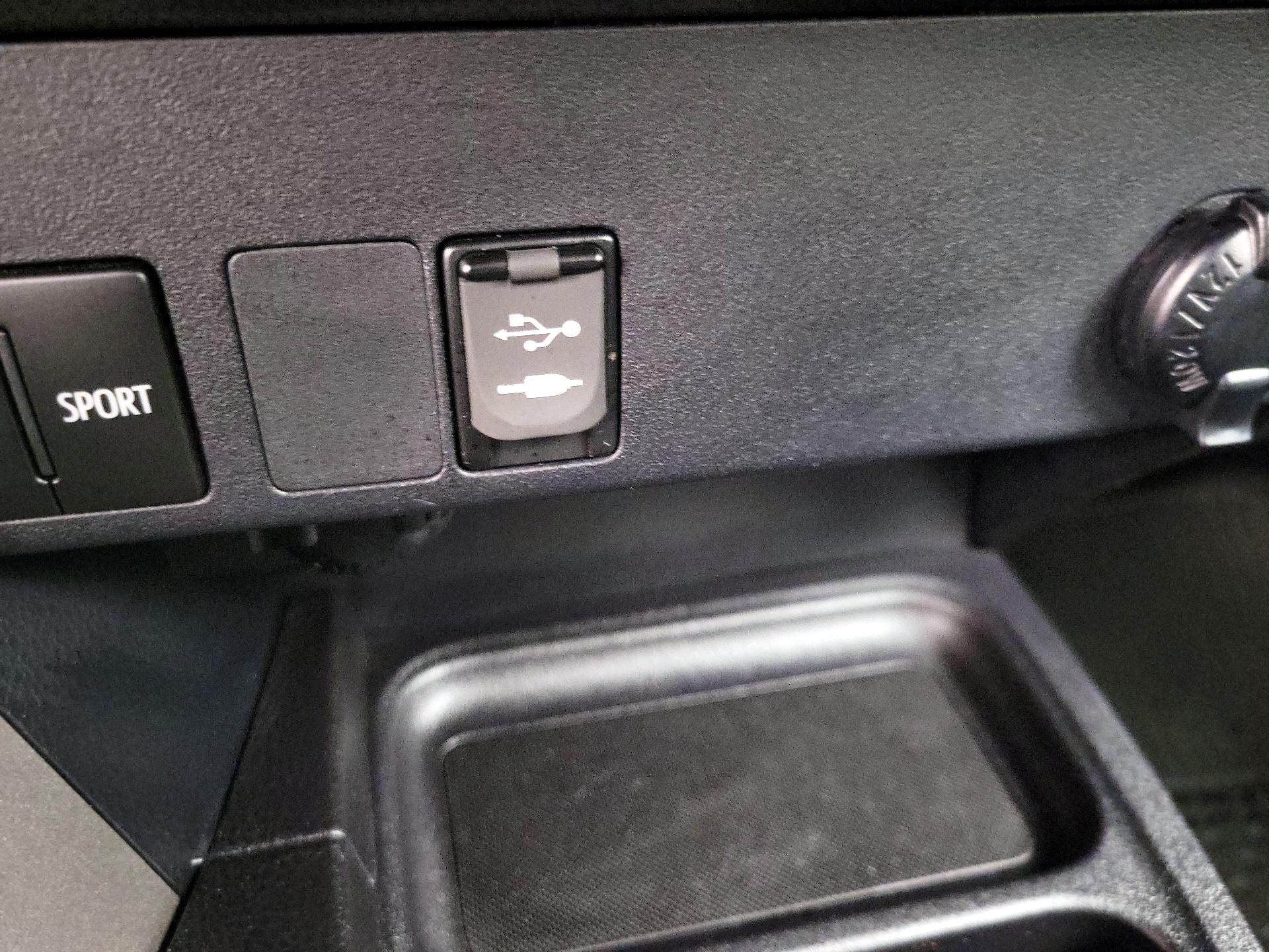 Thumbnail: 2018 Toyota RAV4 - 18