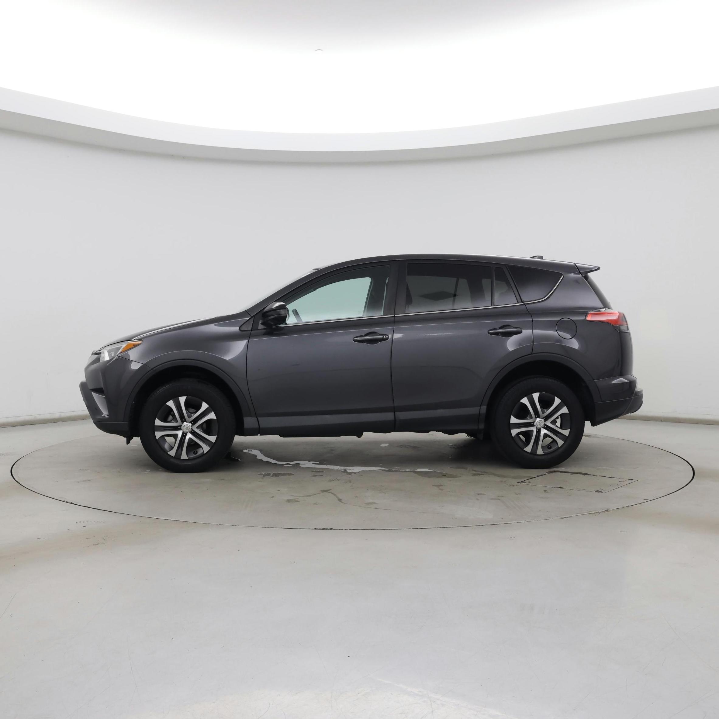 Thumbnail: 2018 Toyota RAV4 - 3