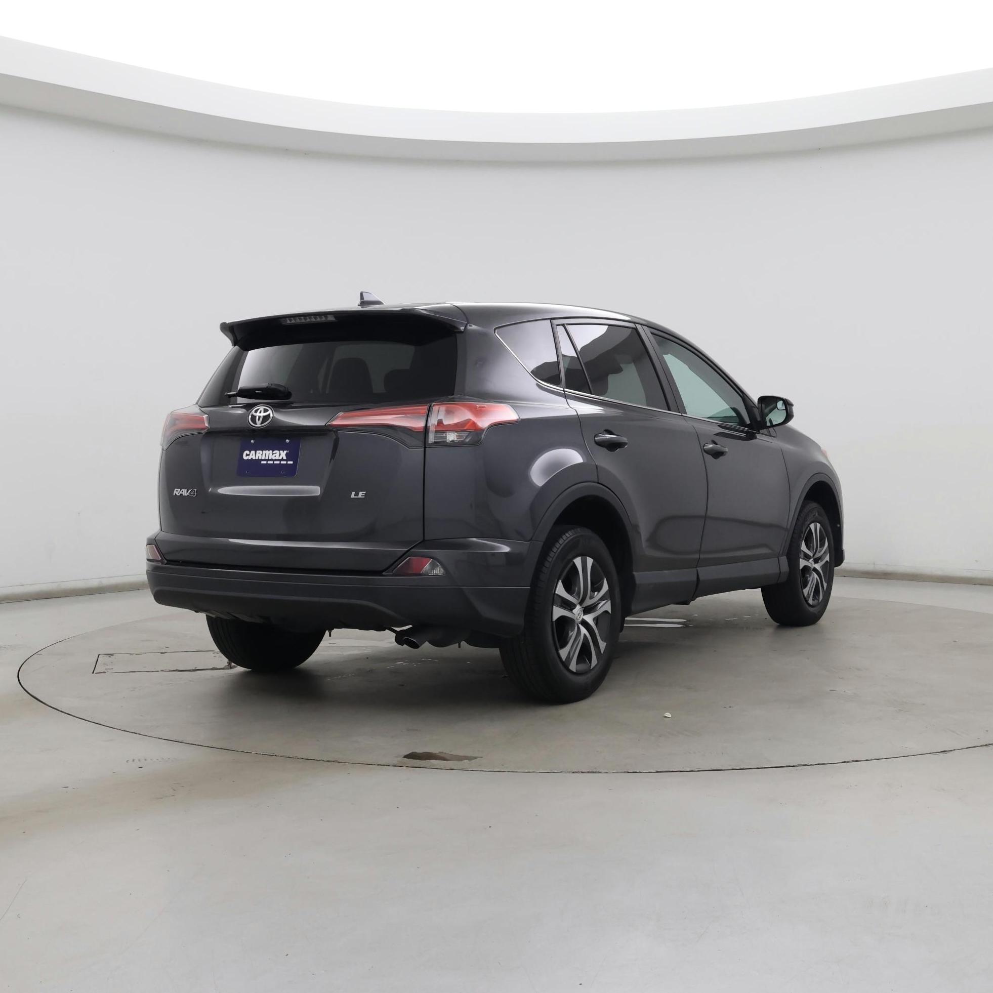 Thumbnail: 2018 Toyota RAV4 - 8