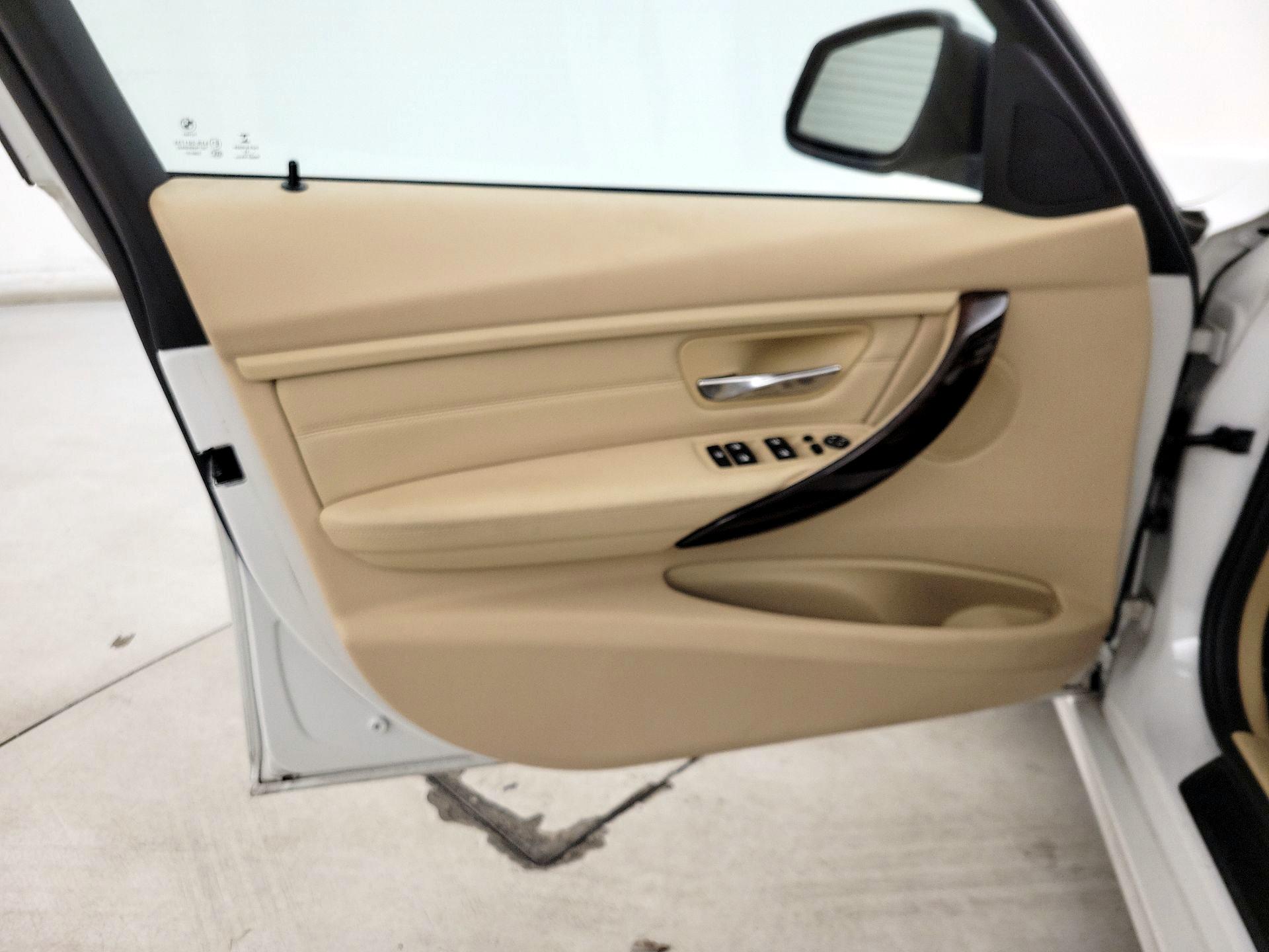 Thumbnail: 2015 BMW 3 Series - 12
