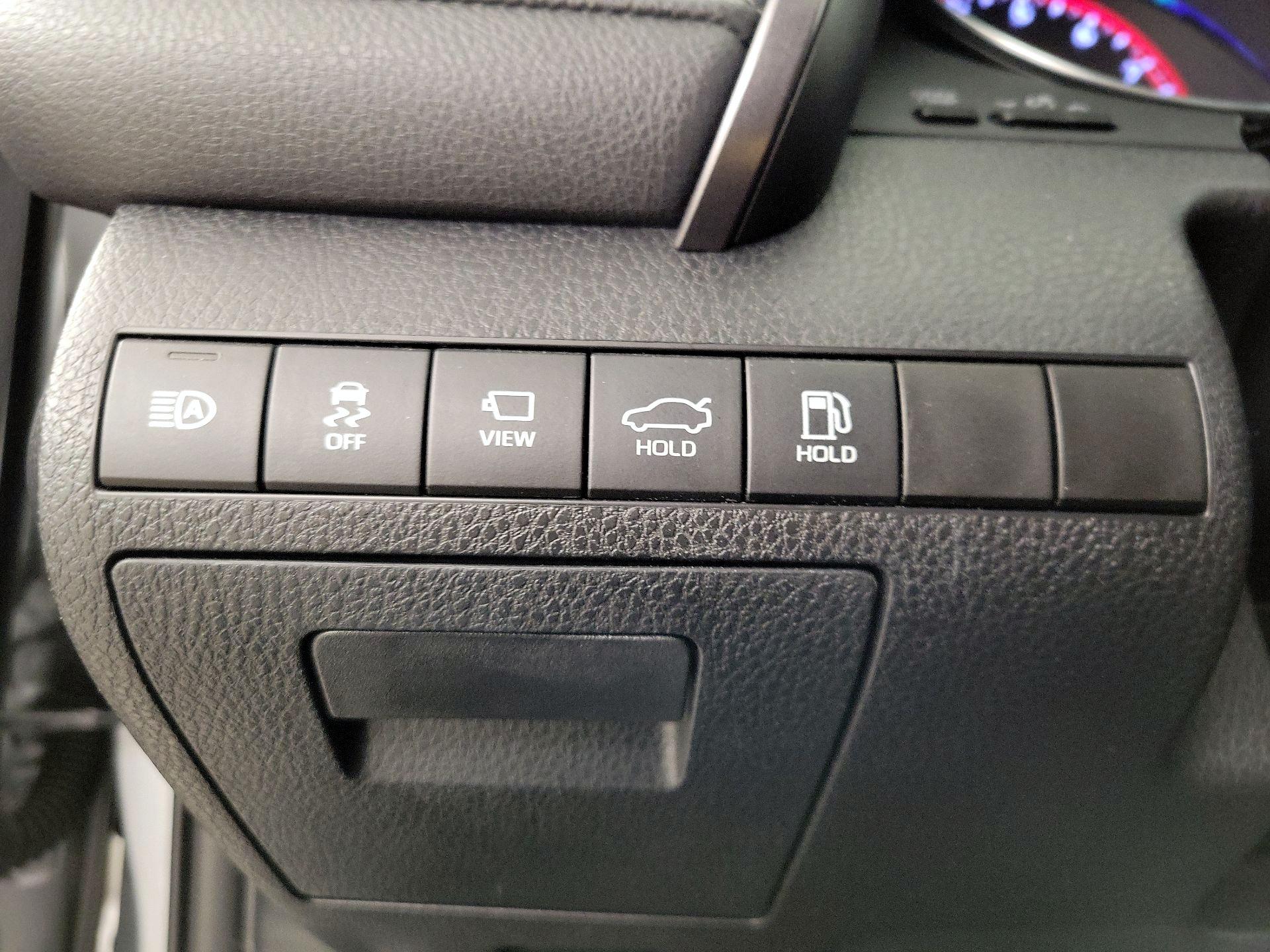 Thumbnail: 2019 Toyota Camry - 13