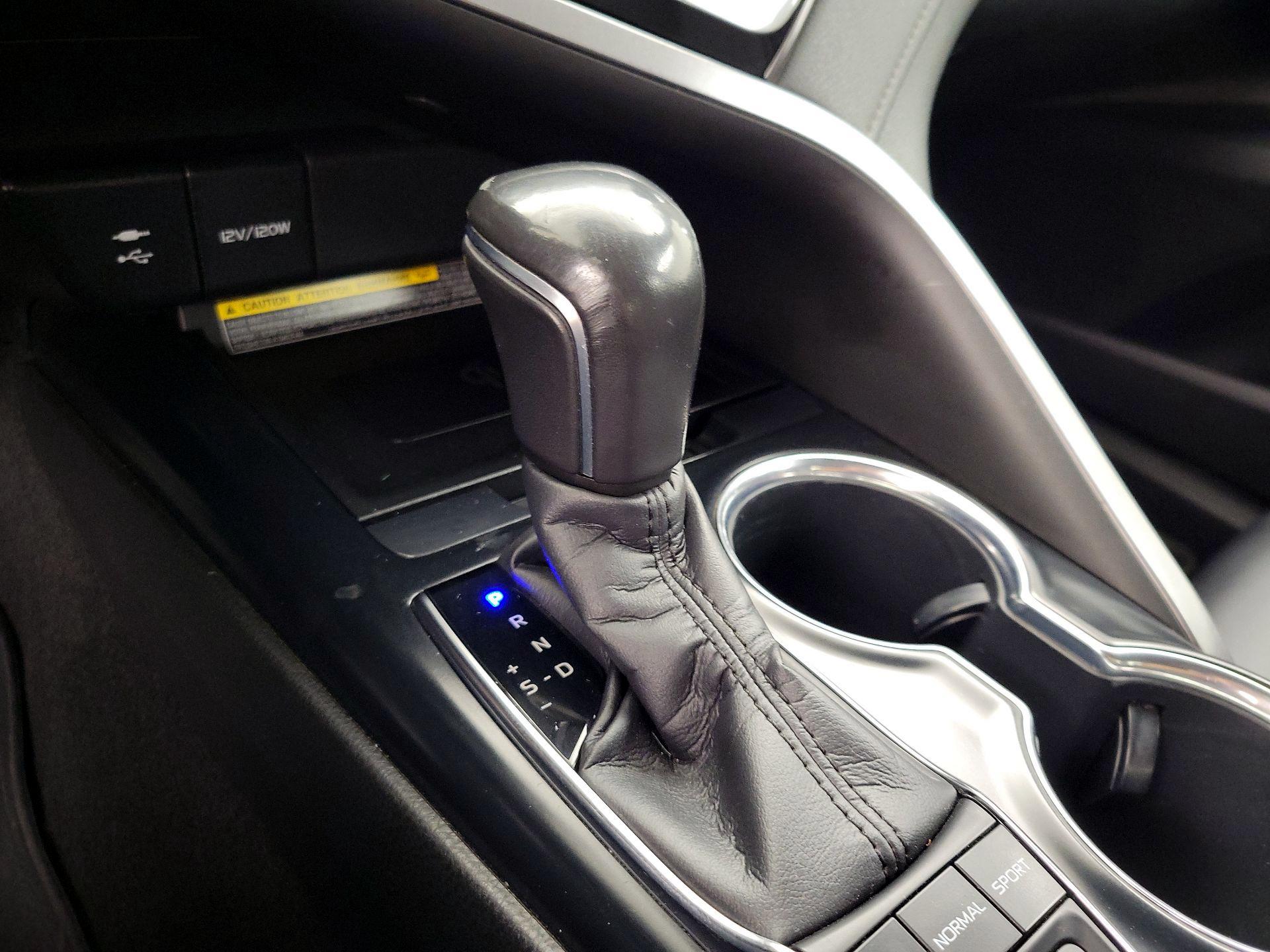 Thumbnail: 2019 Toyota Camry - 18