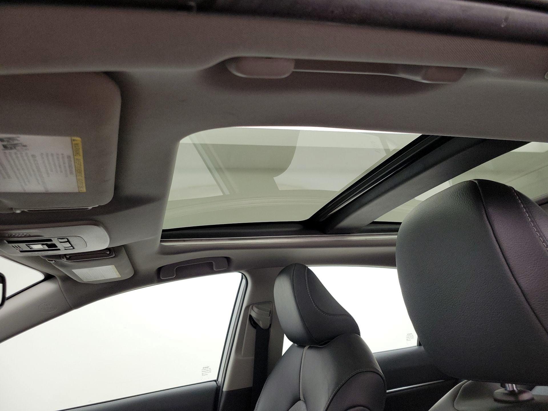 Thumbnail: 2019 Toyota Camry - 20