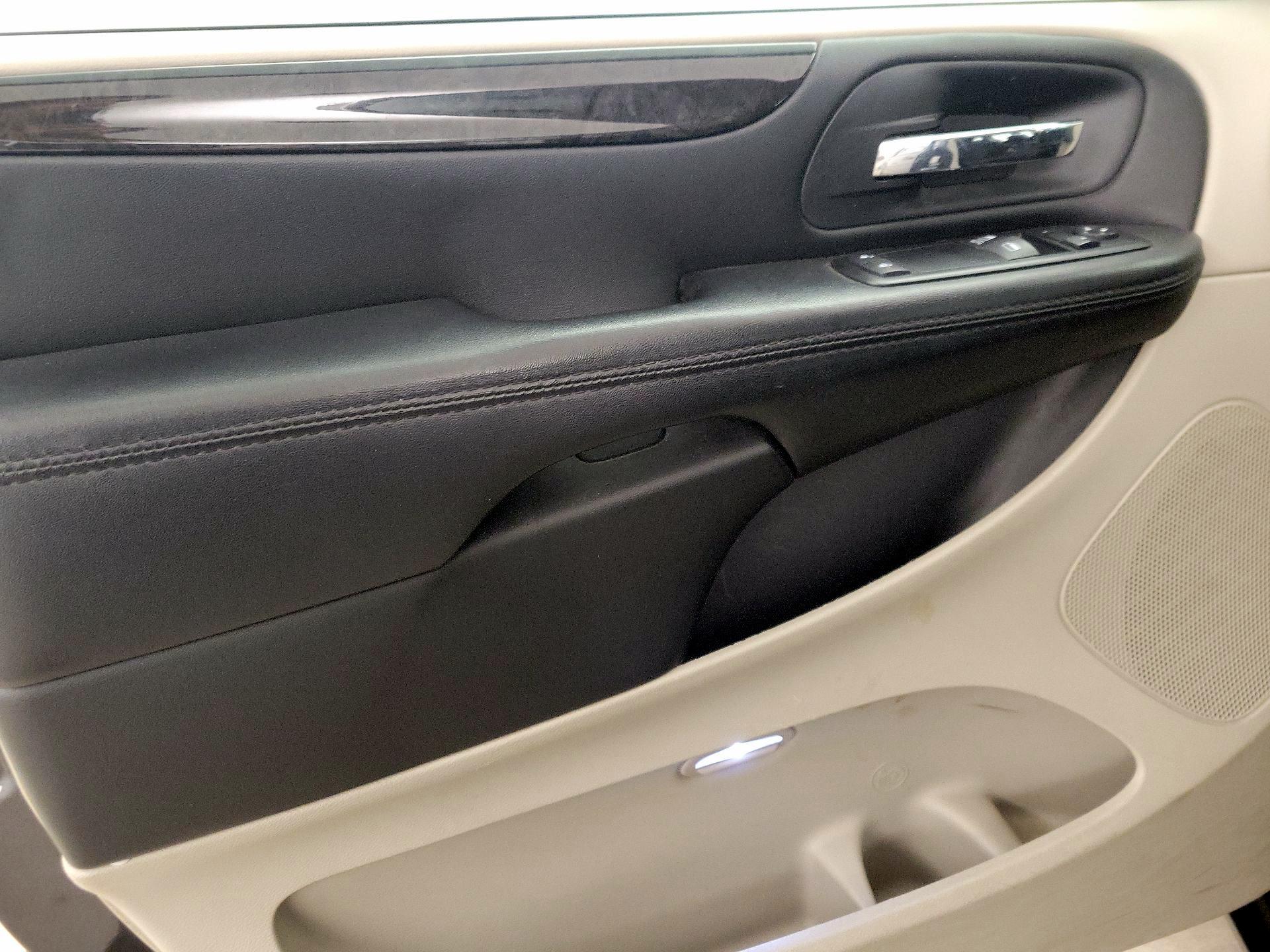 Thumbnail: 2015 Dodge Grand Caravan - 12