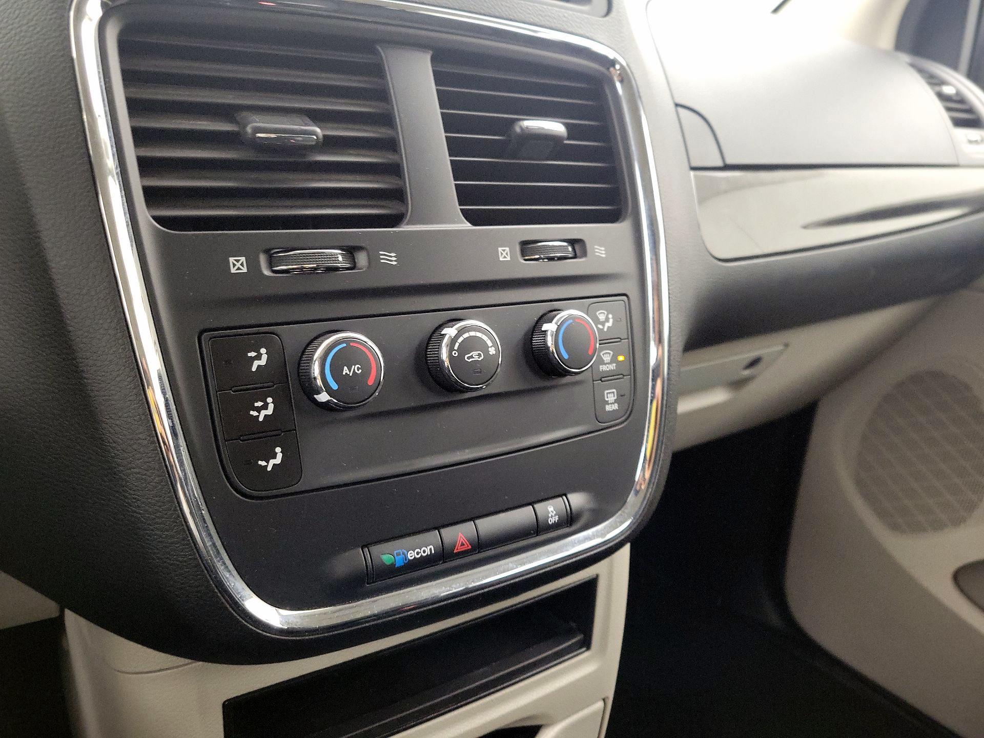 Thumbnail: 2015 Dodge Grand Caravan - 15