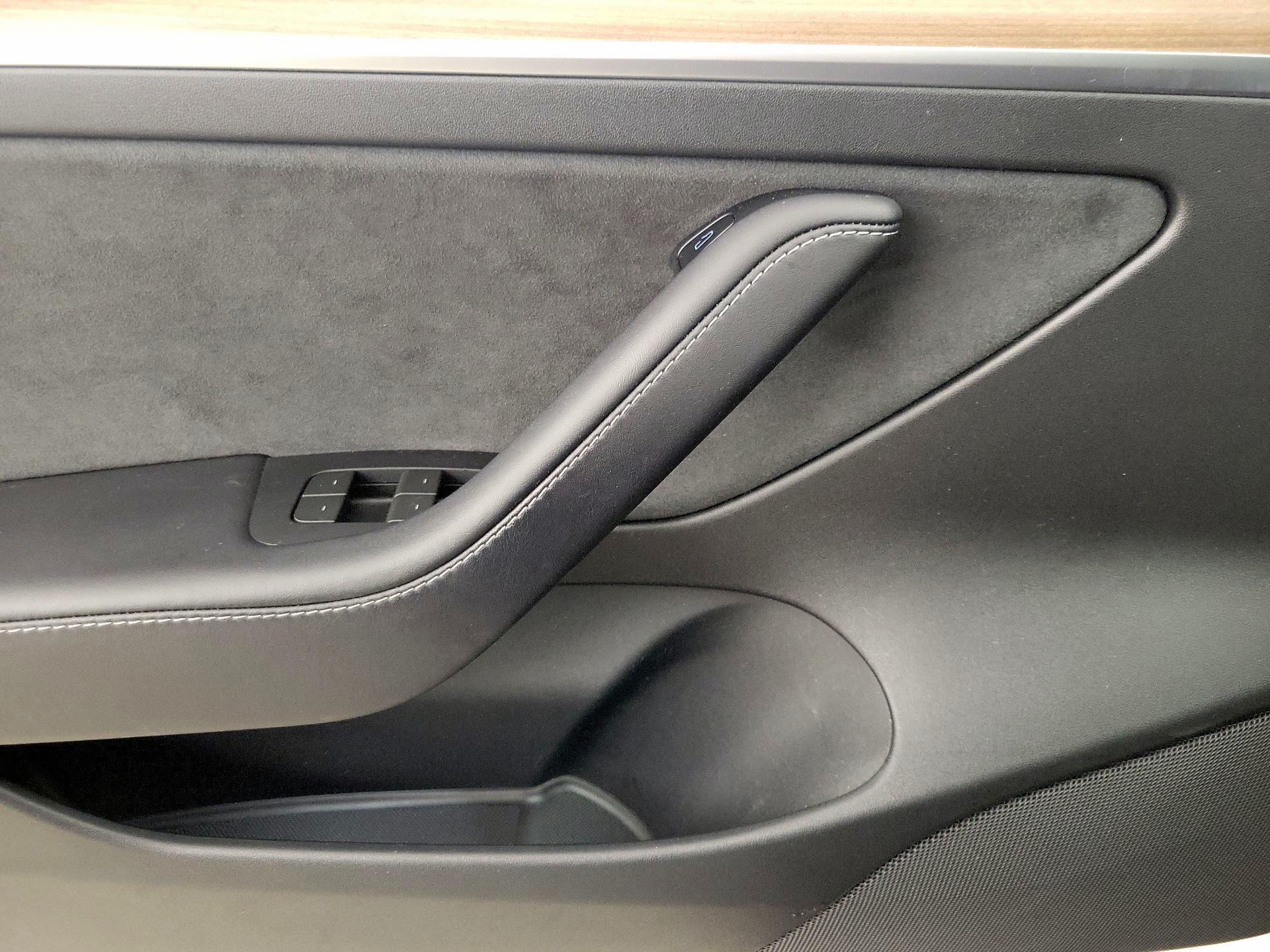 Thumbnail: 2022 Tesla Model 3 - 12