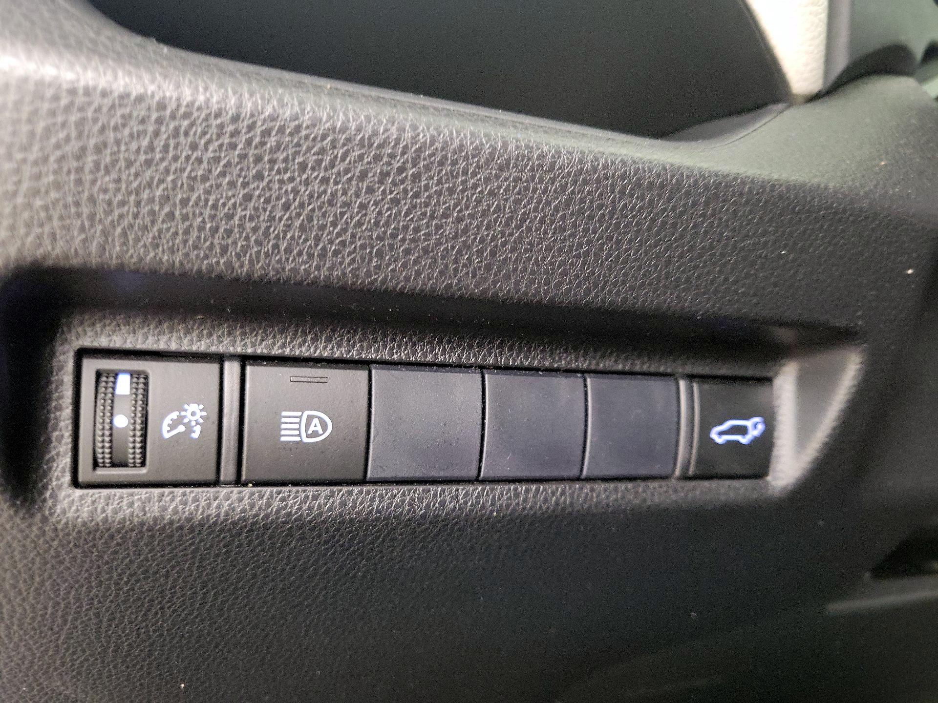 Thumbnail: 2019 Toyota RAV4 - 13