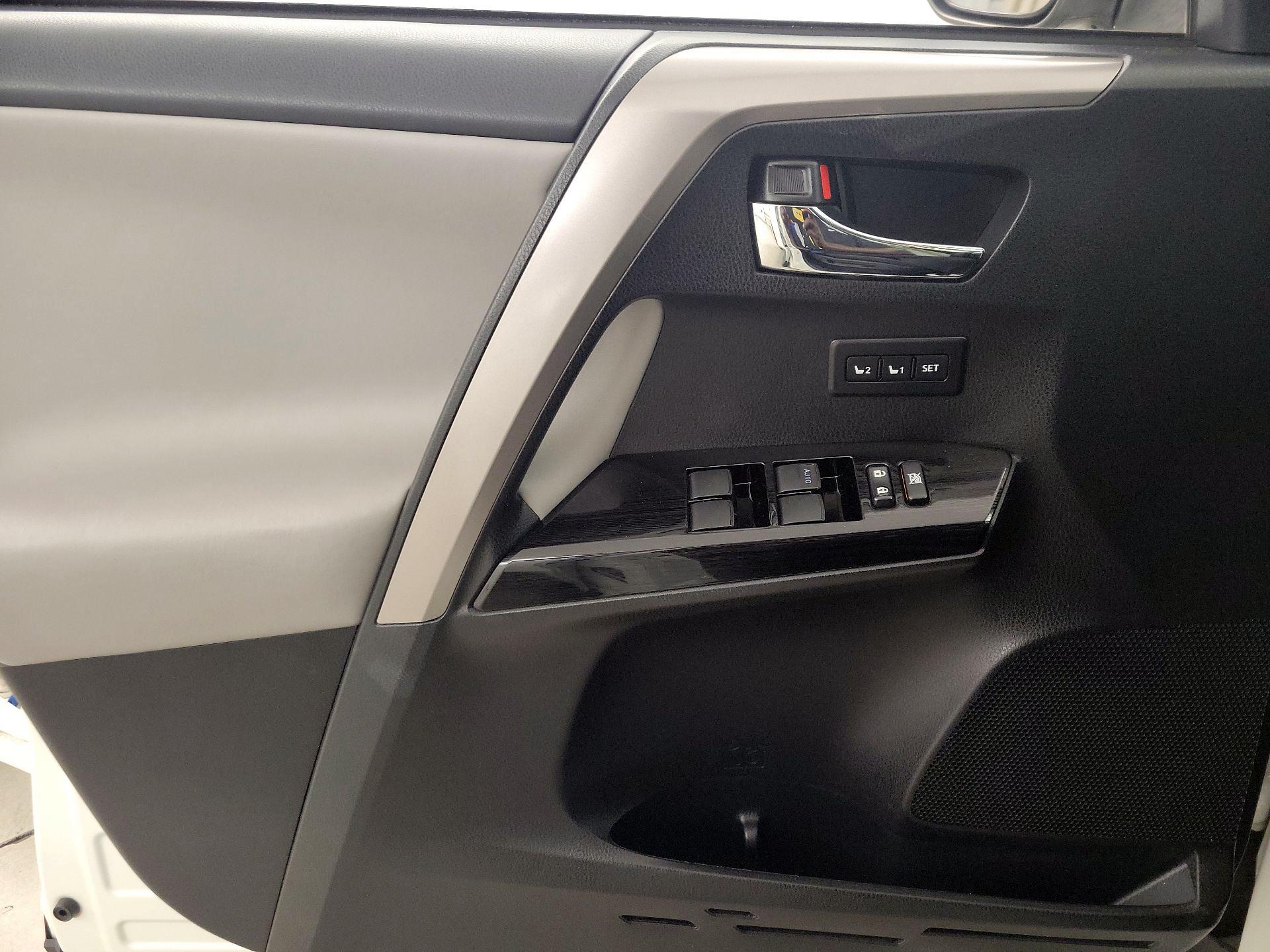 Thumbnail: 2018 Toyota RAV4 - 12