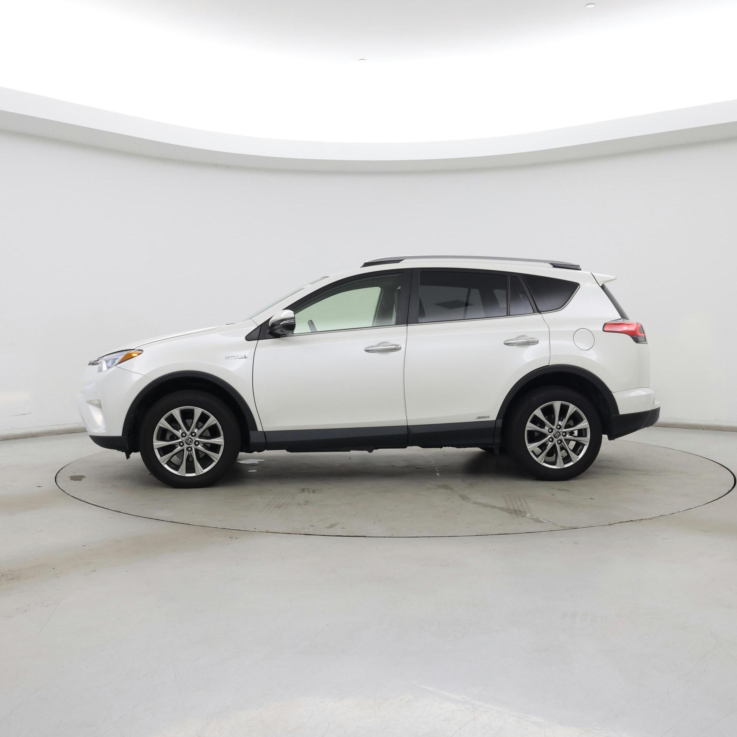 Thumbnail: 2018 Toyota RAV4 - 3