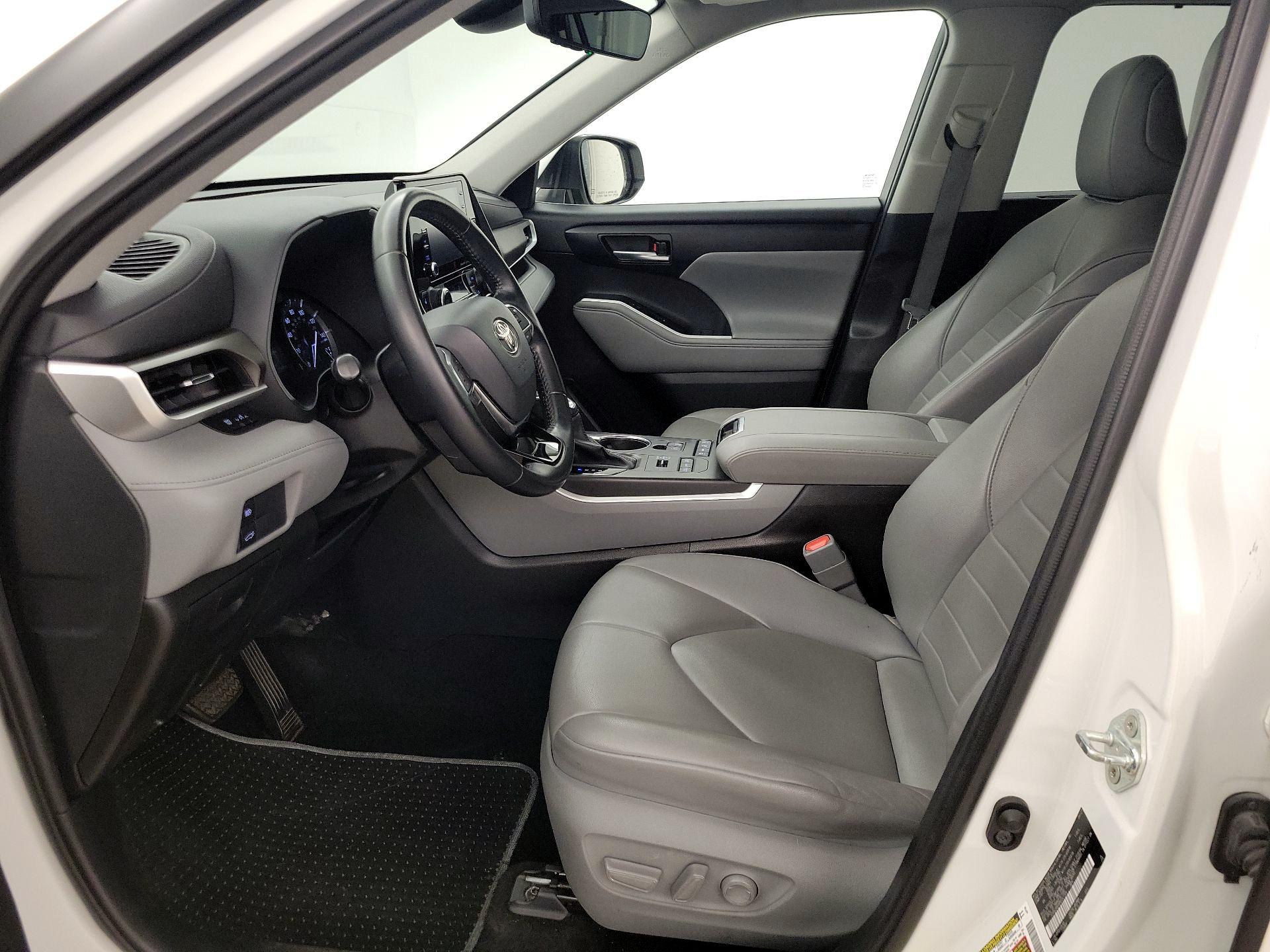 Thumbnail: 2021 Toyota Highlander - 11