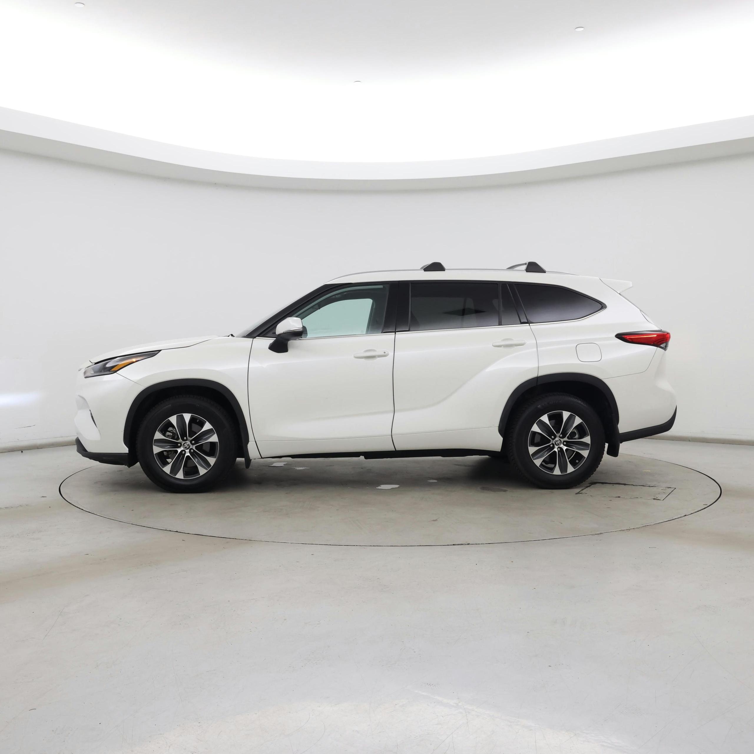 Thumbnail: 2021 Toyota Highlander - 3