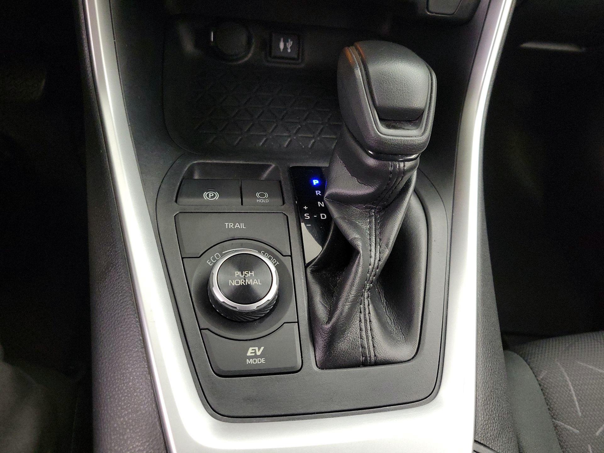 Thumbnail: 2019 Toyota RAV4 - 17