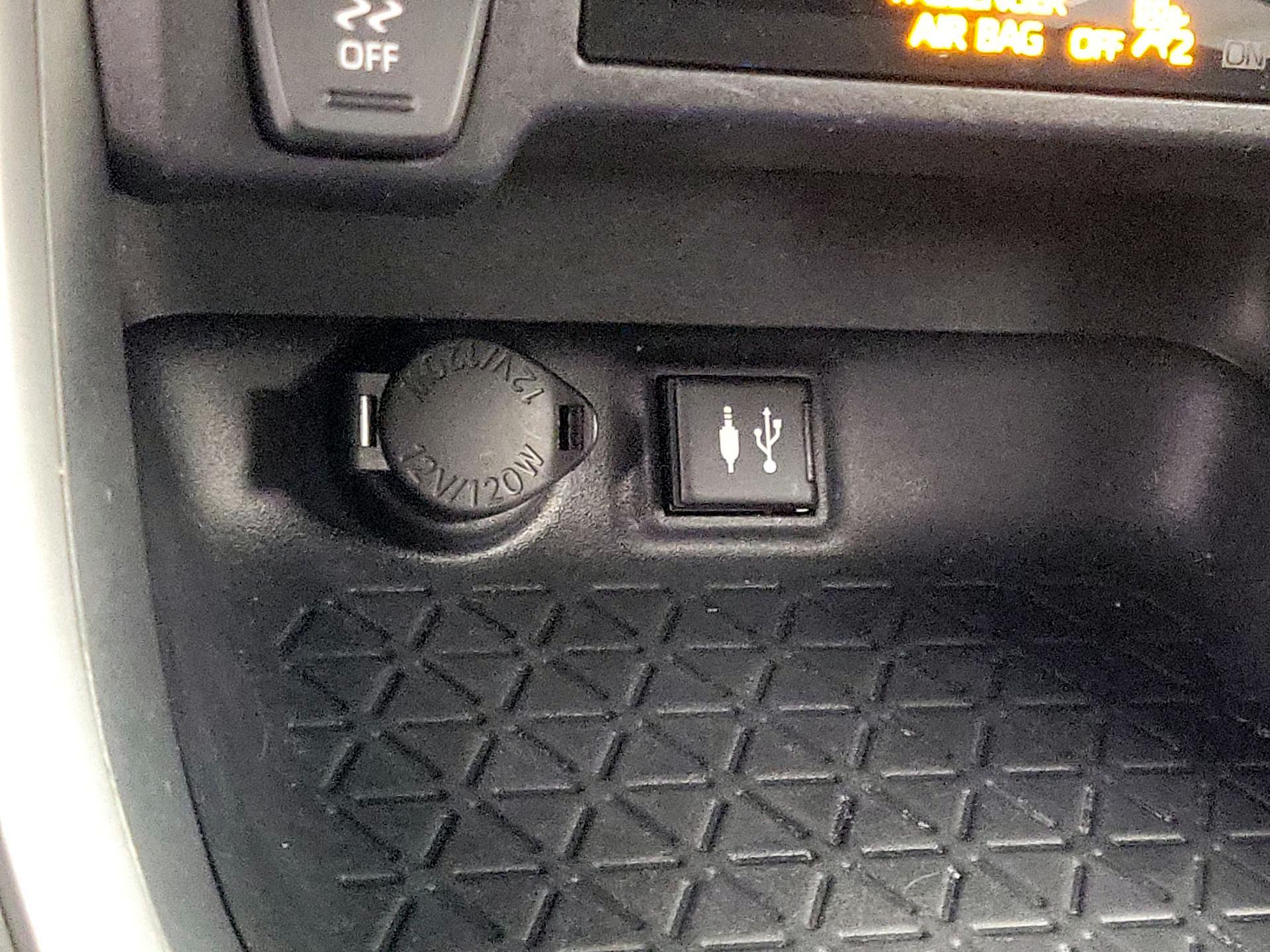 Thumbnail: 2019 Toyota RAV4 - 18