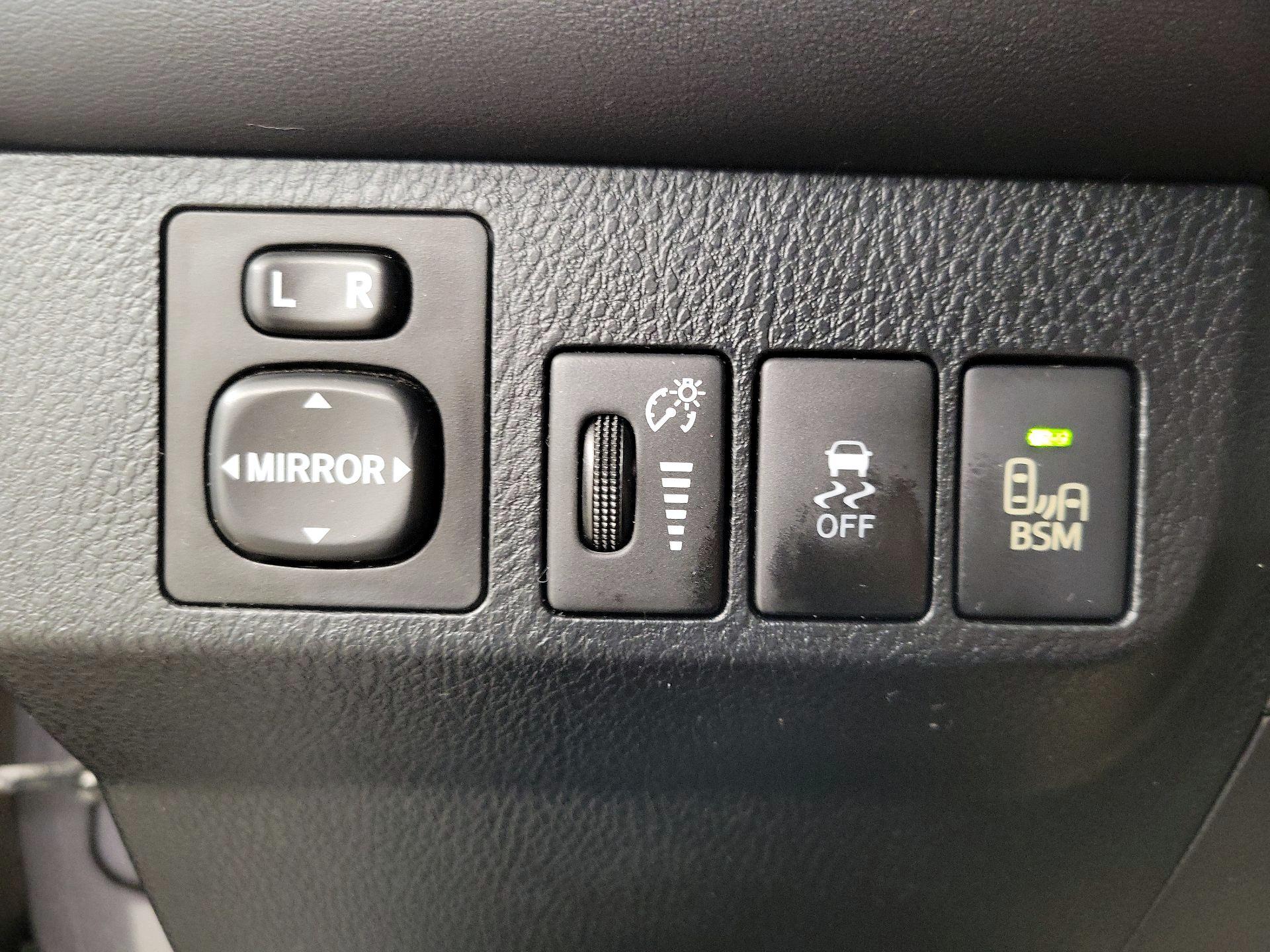 Thumbnail: 2014 Toyota RAV4 - 13