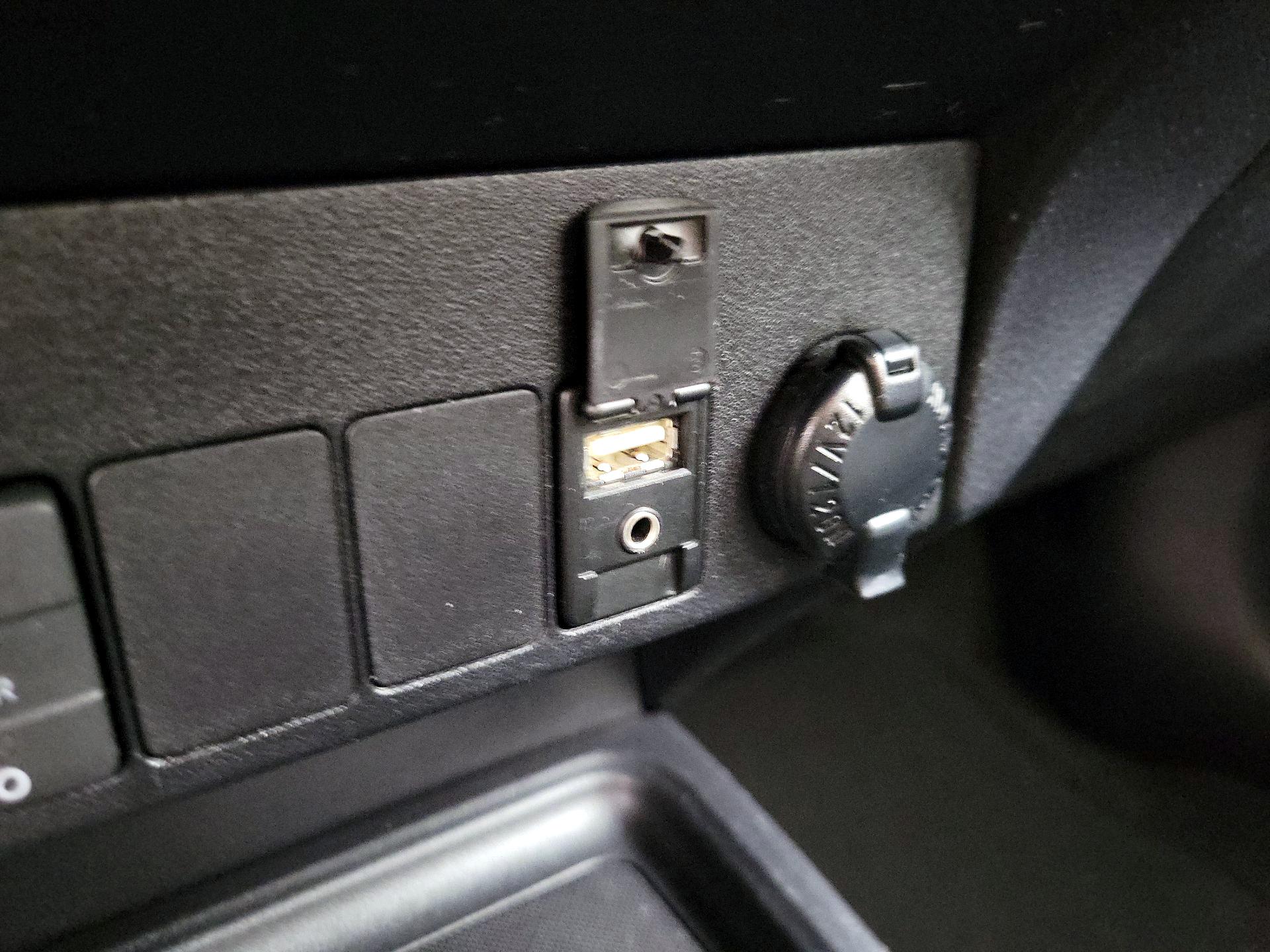 Thumbnail: 2014 Toyota RAV4 - 18